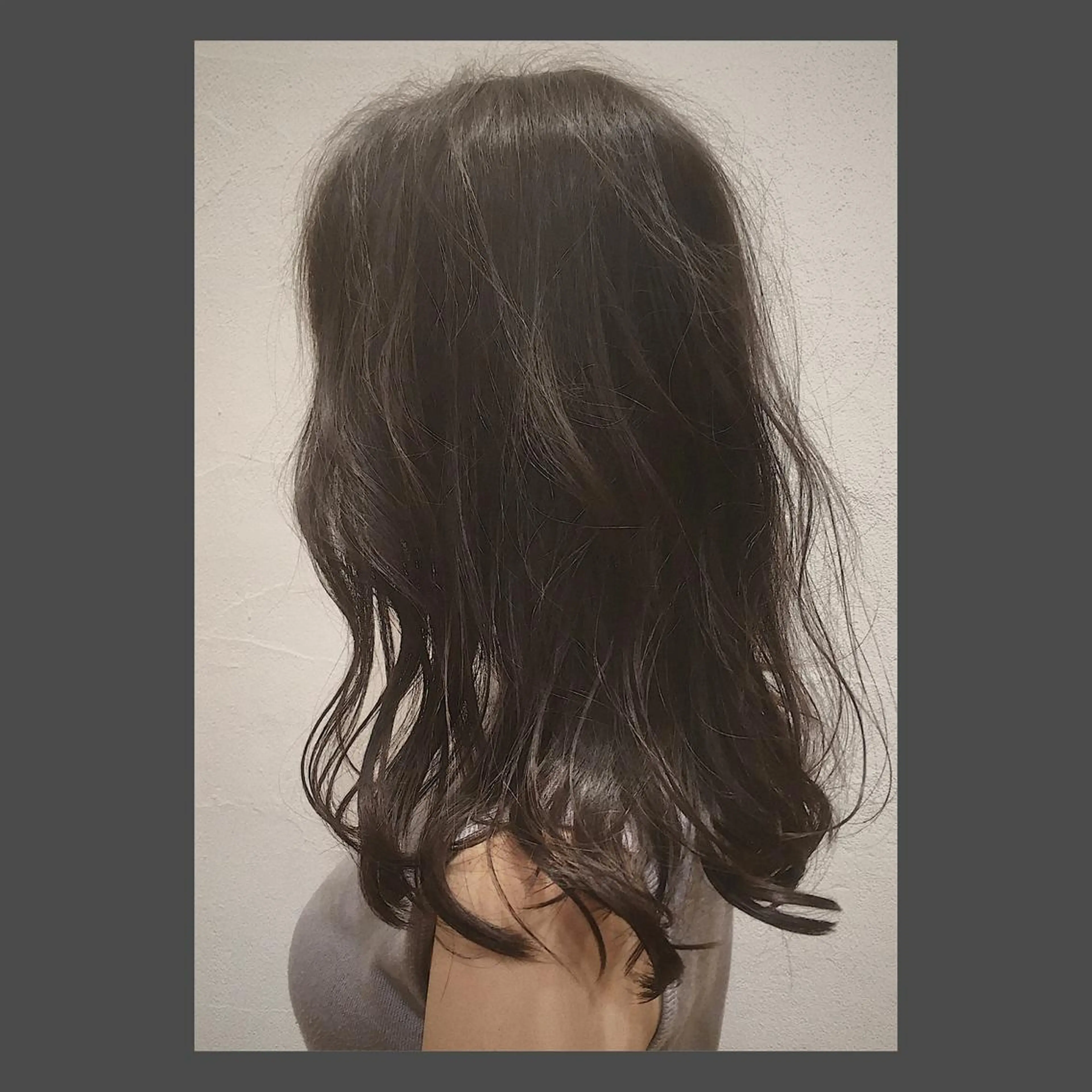 ミディアム カラー グレージュ 360°キレイな ショートカットのヘアスタイル