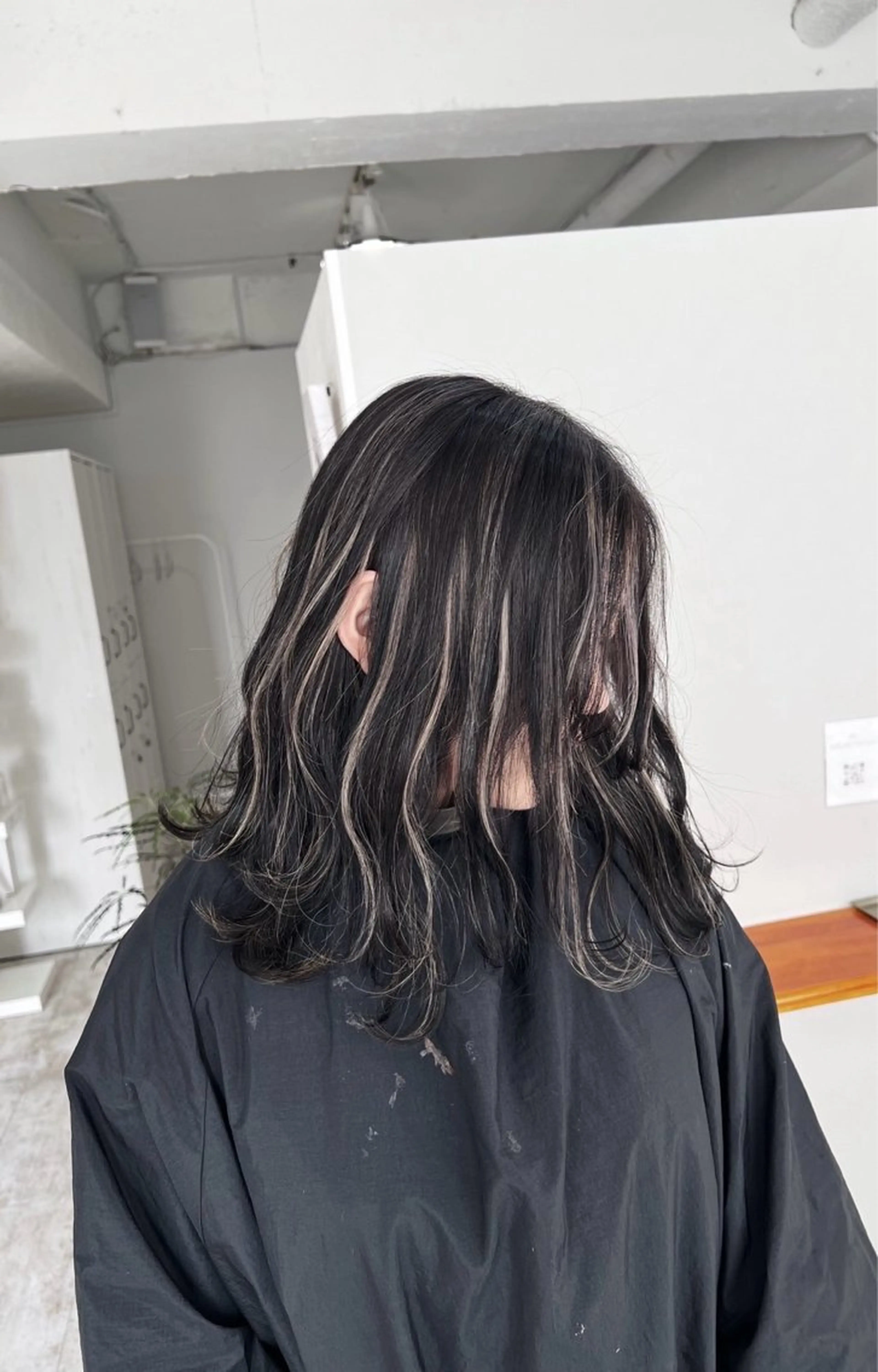 ミディアム カラー ダークグレー ダークグレージュ グレージュ ハイライトカラー ハイライト ヘアカラー トリートメント ROBIN所属・指名数No.1 /NAOYAのヘアスタイル