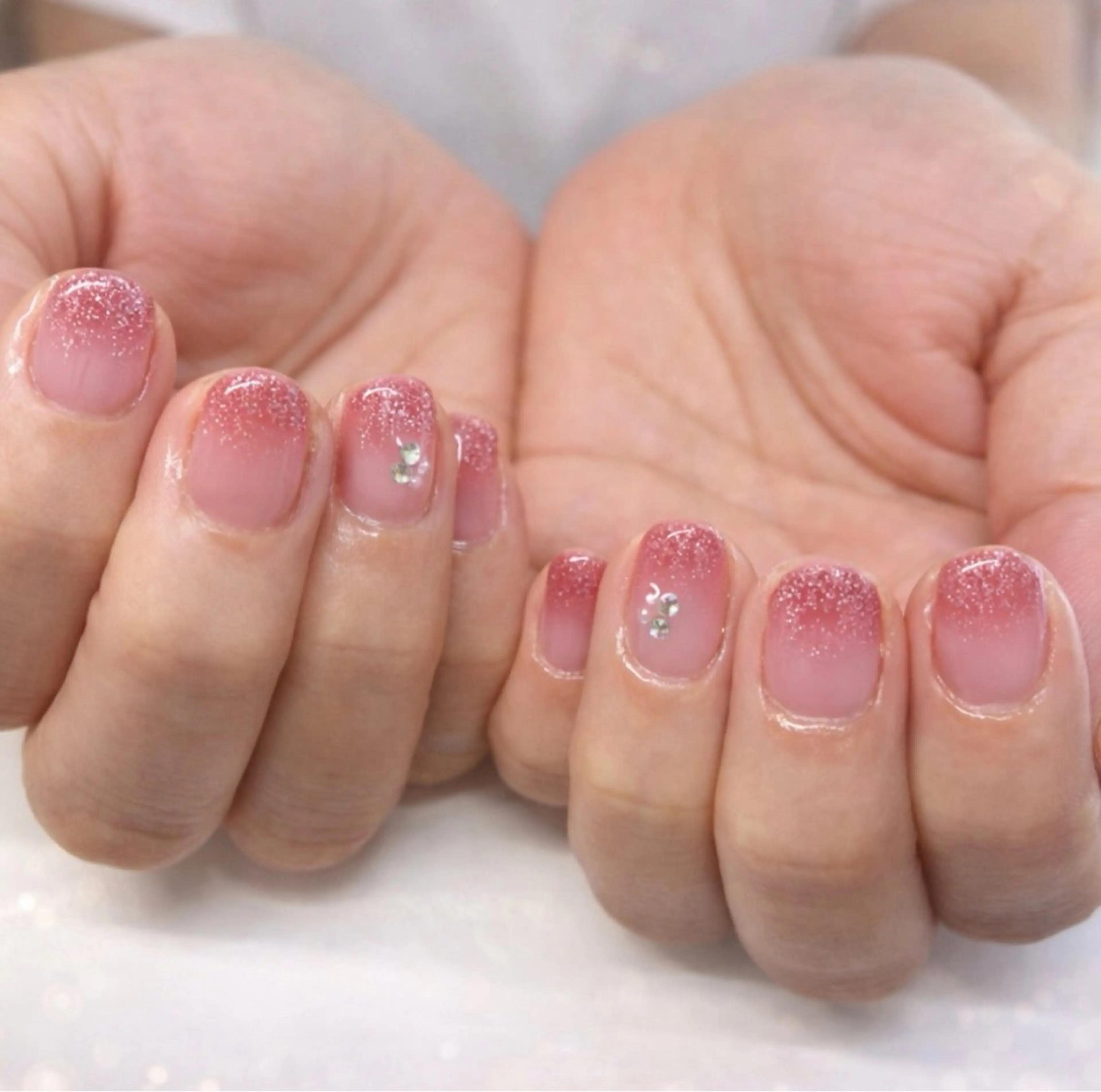 ネイル グラデーション ラメ(グリッター) ピンク ストーンネイル ハンドネイル Kii nailのネイルデザイン