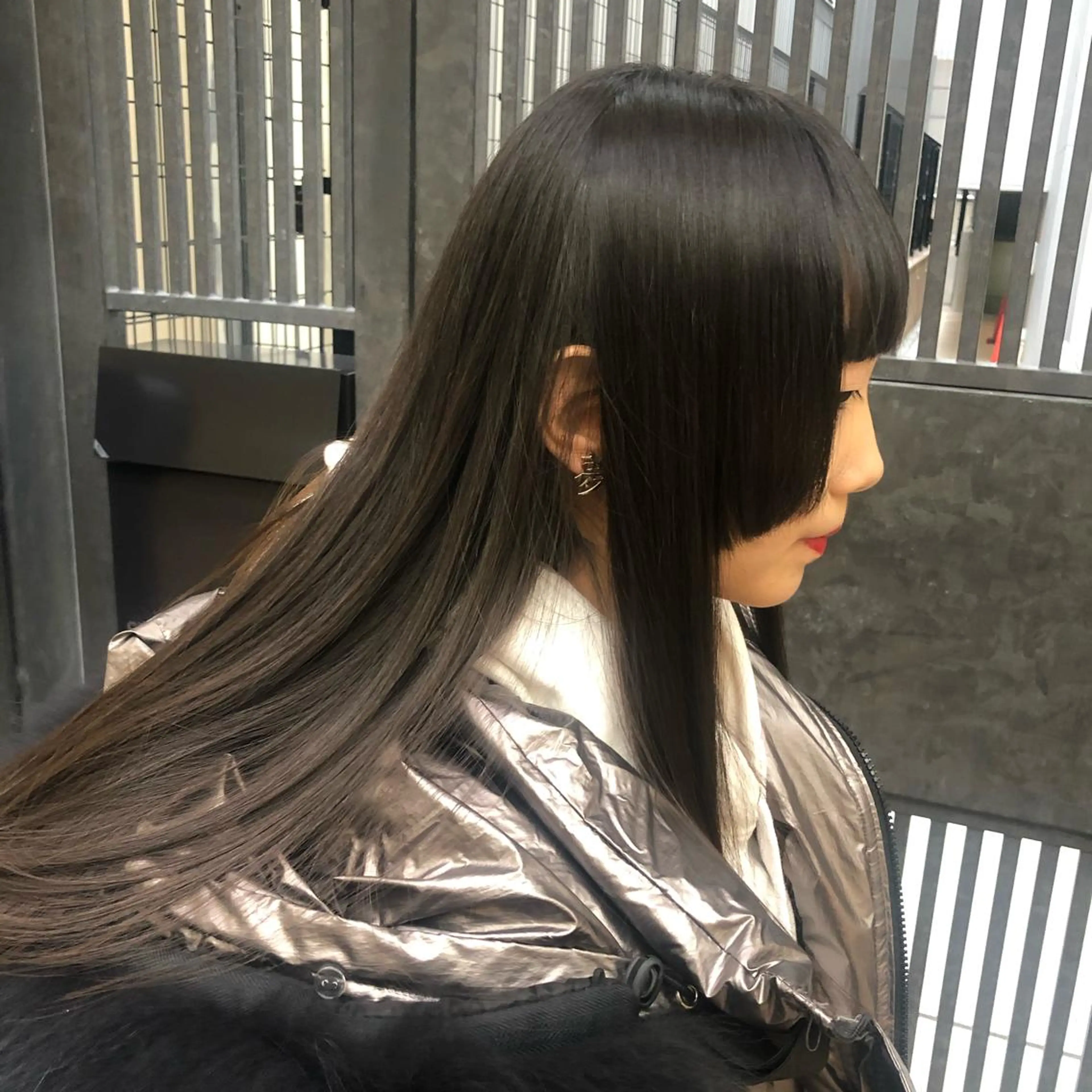 ロング ウルフカット／吉村 桃子のヘアスタイル