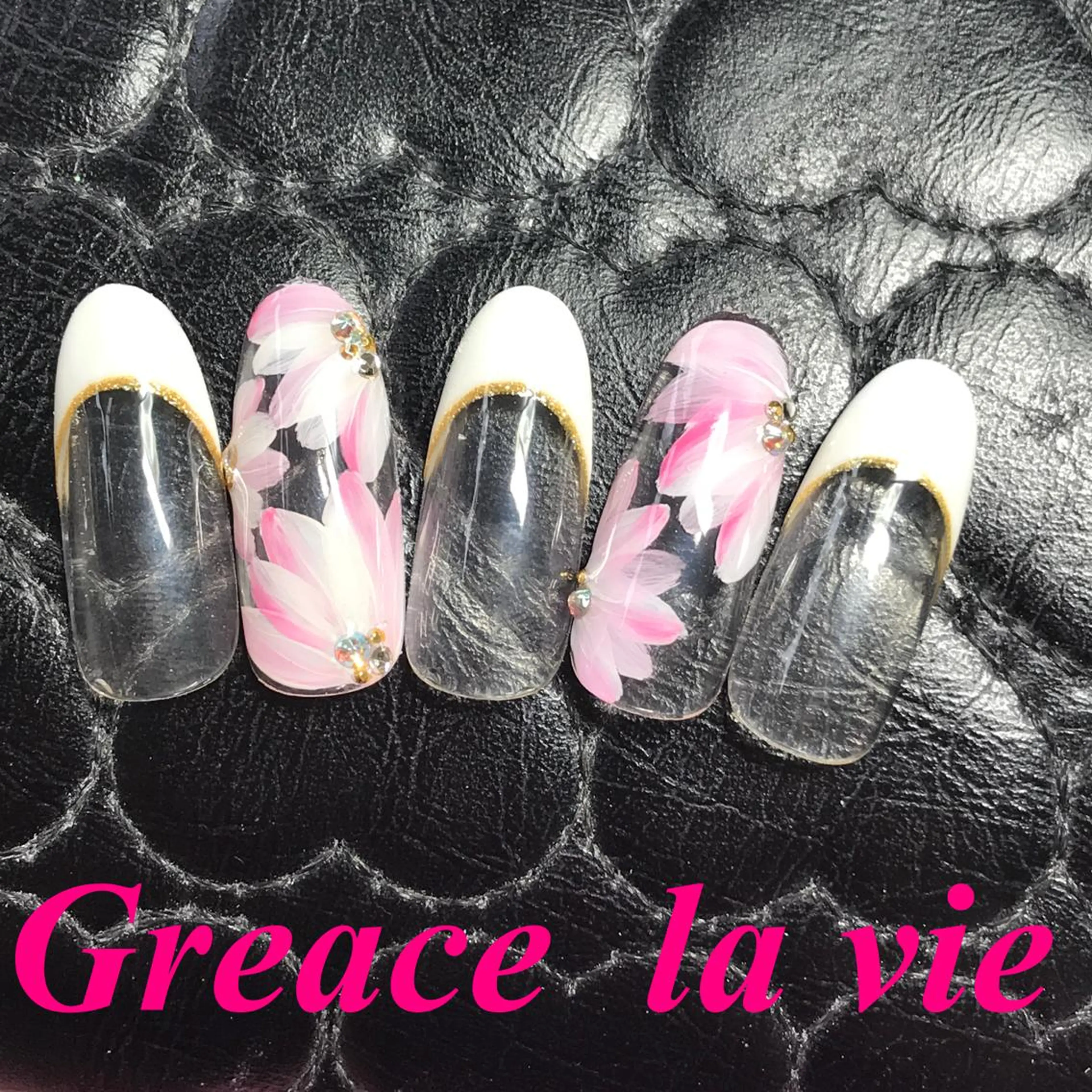 ロング カラー パーマ ヘアアレンジ キッズ ネイル マツエク・マツパ フラワーネイル ニュアンスネイル ニュアンスパーマ Greace la vie所属・Greace  la vieのネイルデザイン