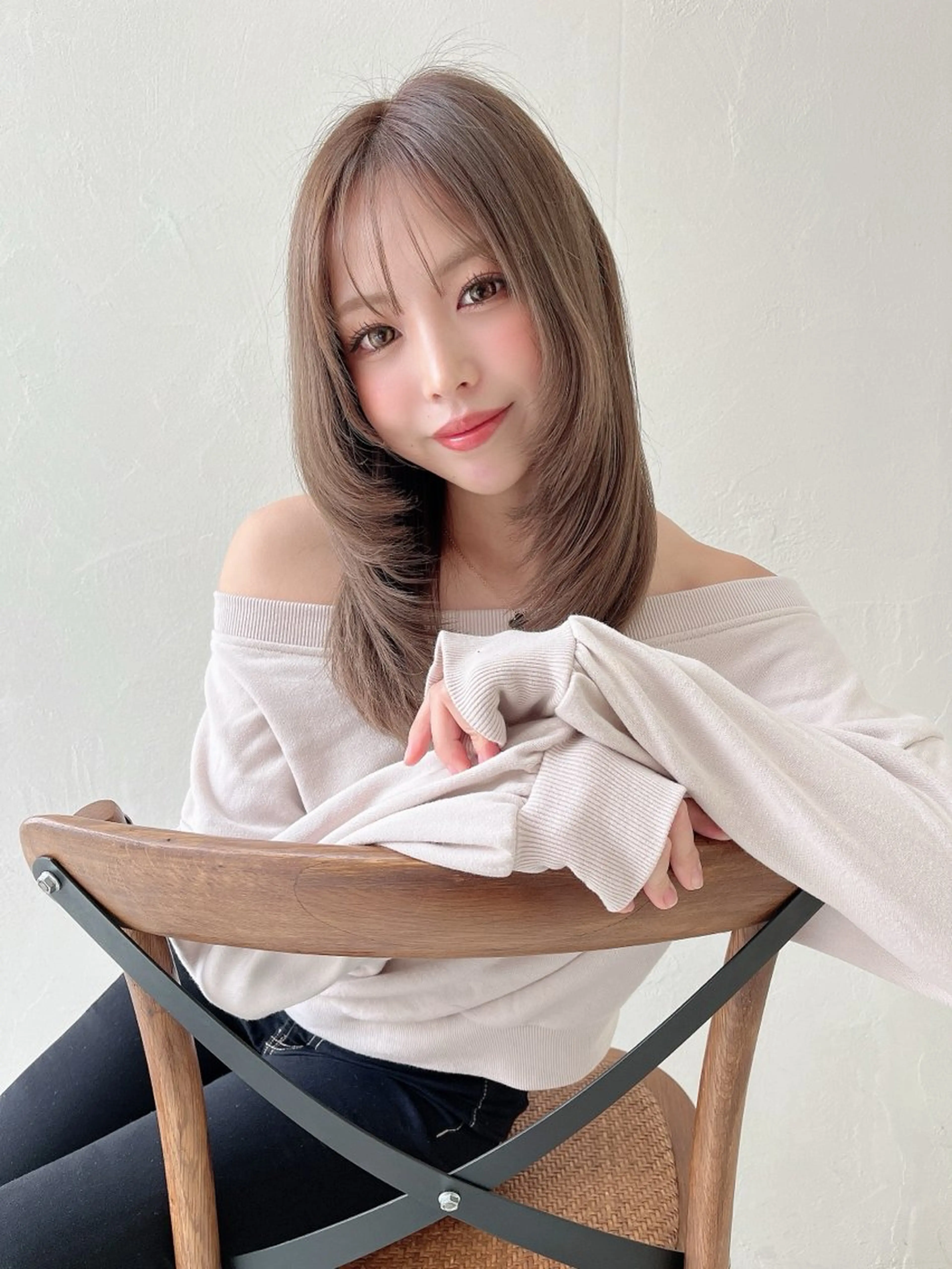 セミロング 曲がるストレート/ レイヤー/大野真央のヘアスタイル