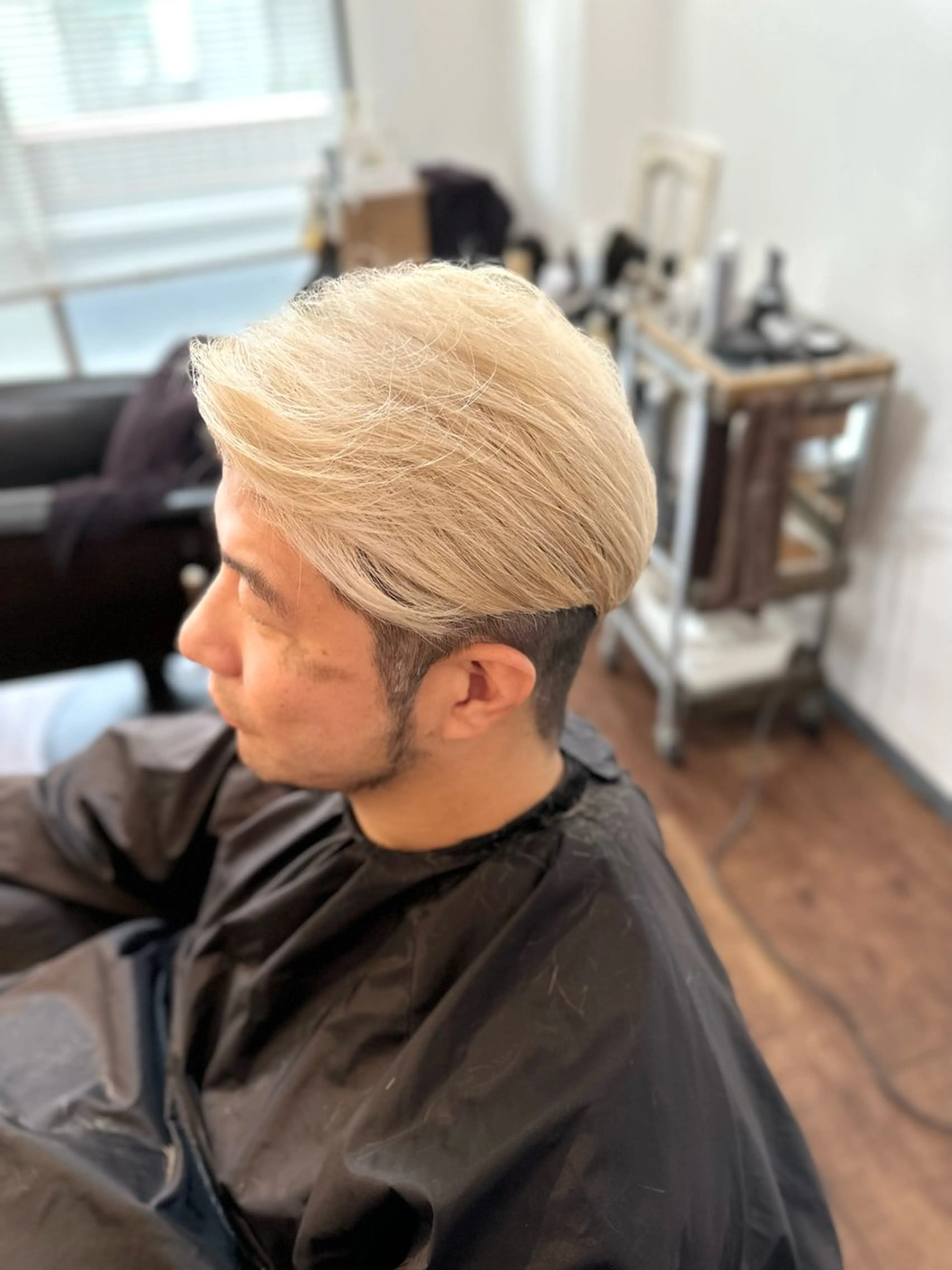 ミディアム カラー メンズ メンズハイトーン ハイトーンカラー カット ヘアカラー トリートメント Luzir⭐︎ GEN⭐︎のヘアスタイル