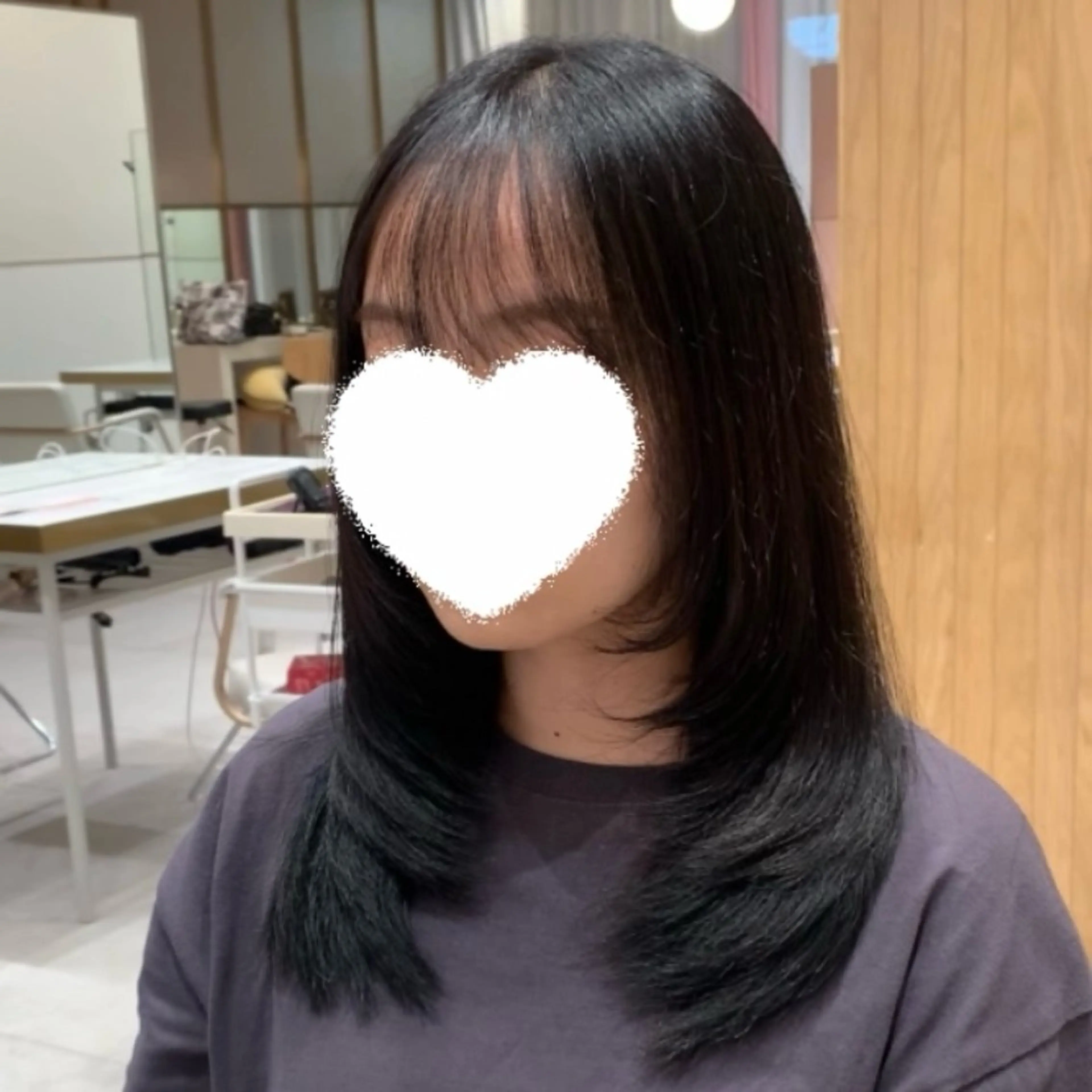 ミディアム 内田 志乃のヘアスタイル