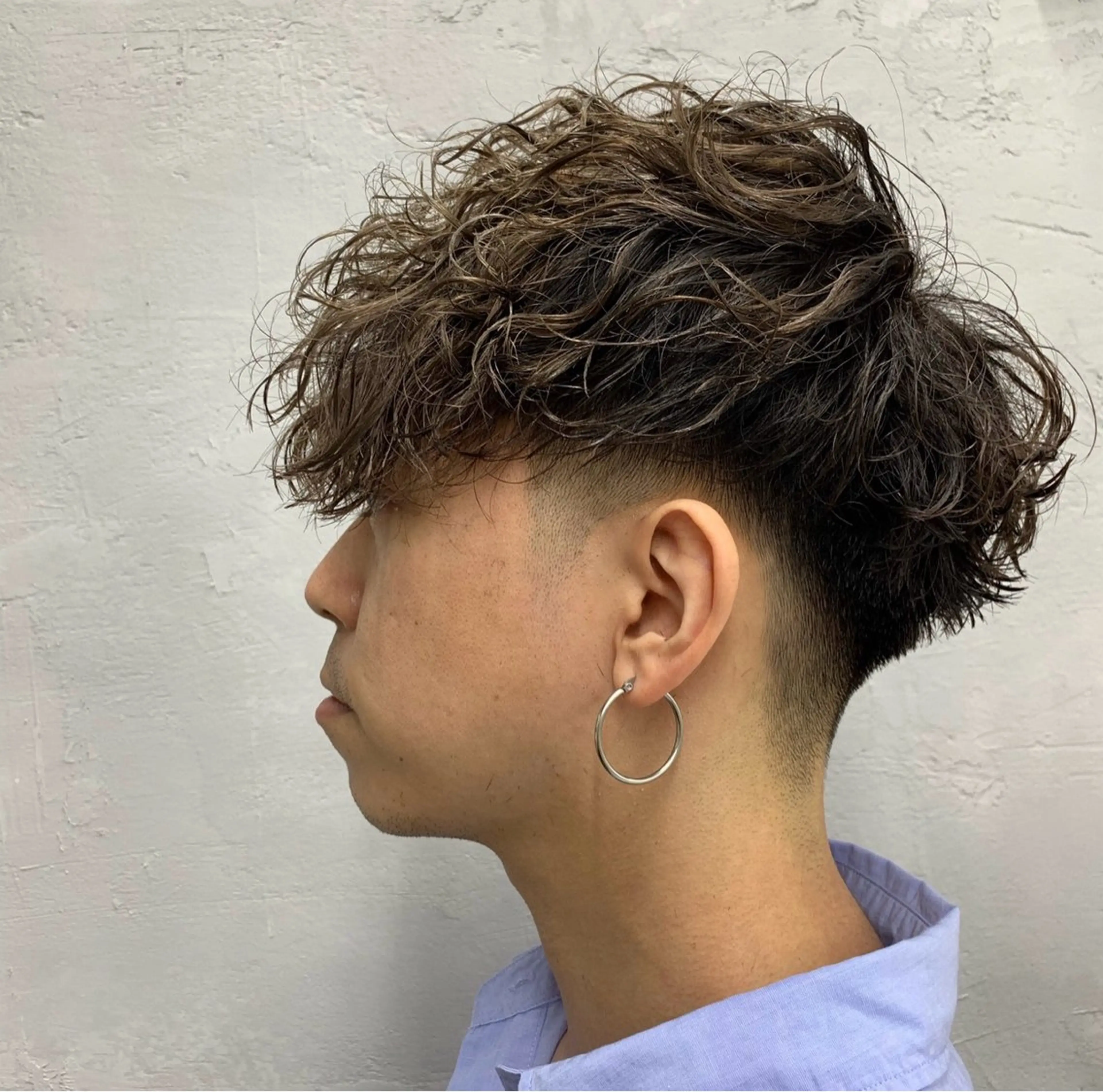 ショート カラー パーマ メンズ メンズパーマ 刈り上げ ベージュカラー スパイラルパーマ カット ヘアカラー パーマ トリートメント 田畑 智規のヘアスタイル