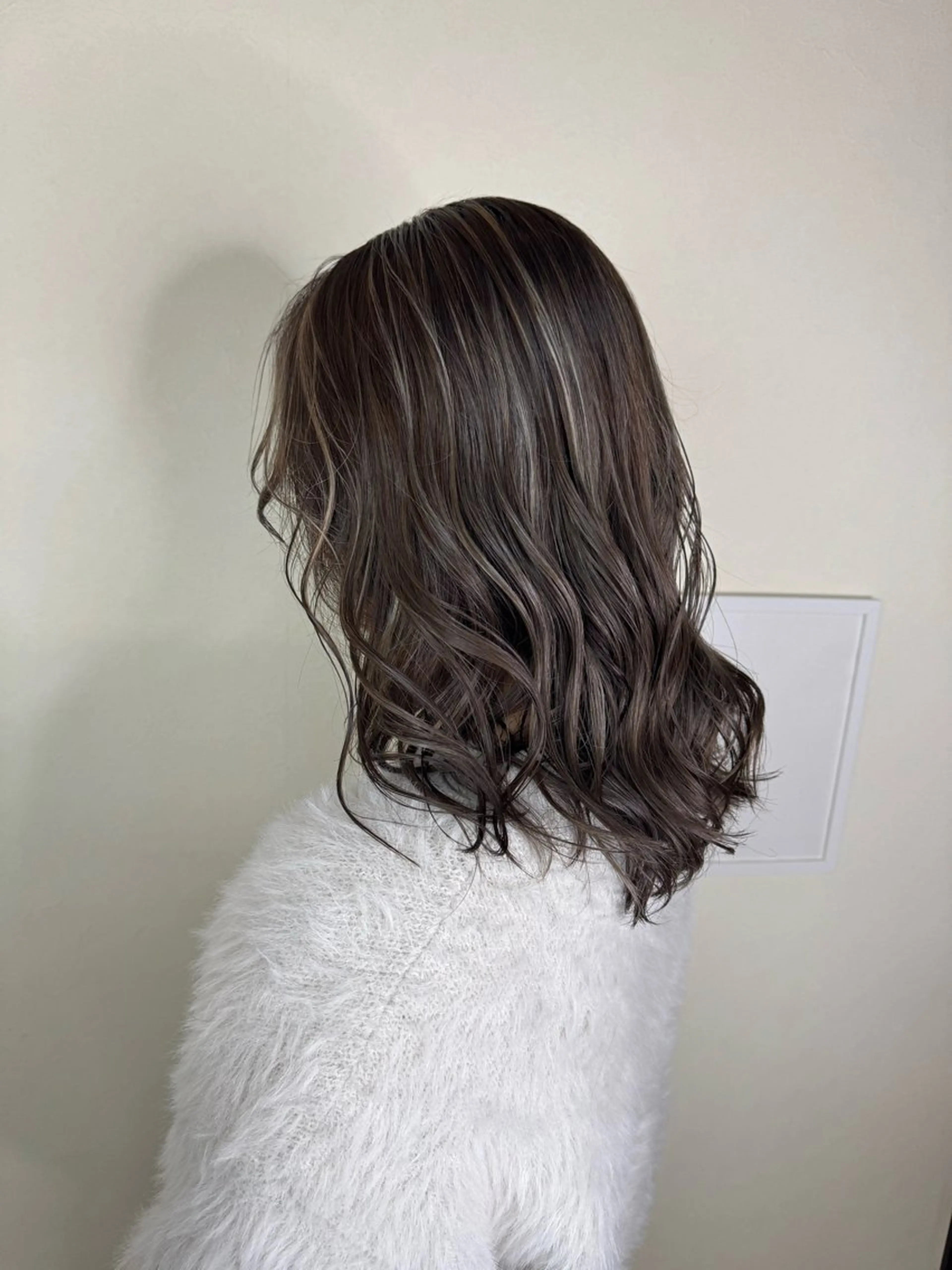 ミディアム カラー グレージュ ハイライトカラー ハイライト ハイライトカラー✨ グレージュ✨鎌倉光洋のヘアスタイル