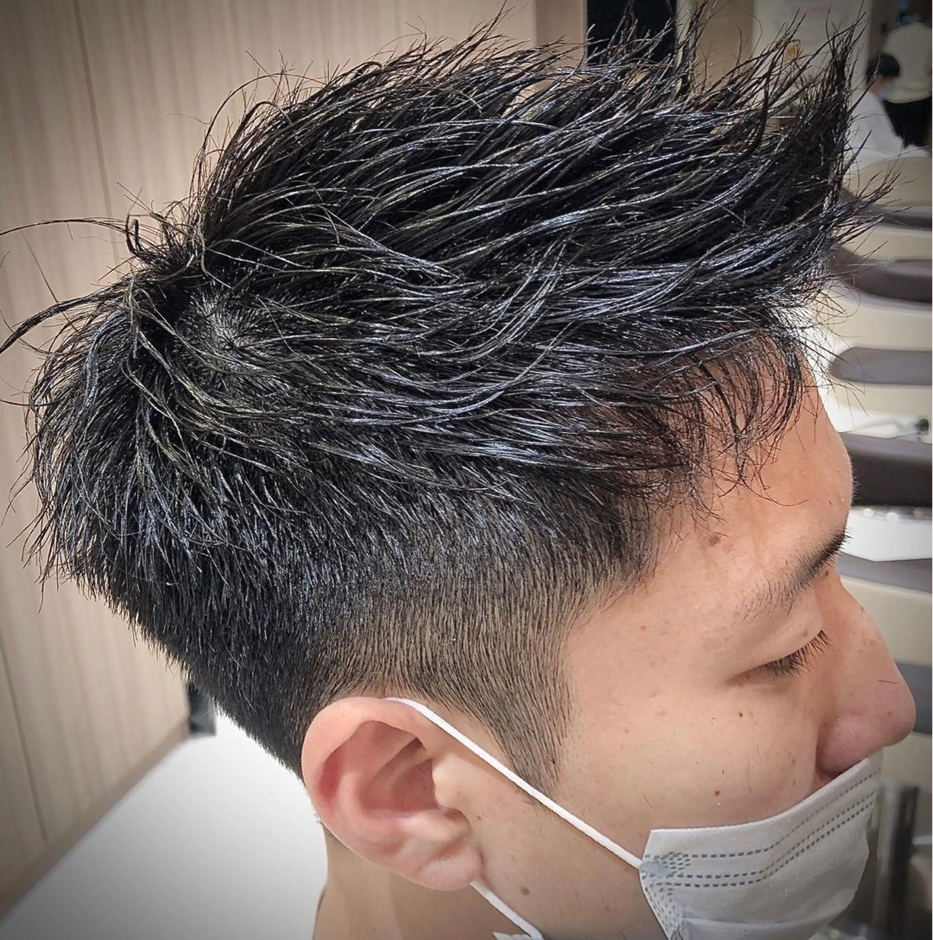 ショート メンズ ハイトーン特化 川井優汰のヘアスタイル