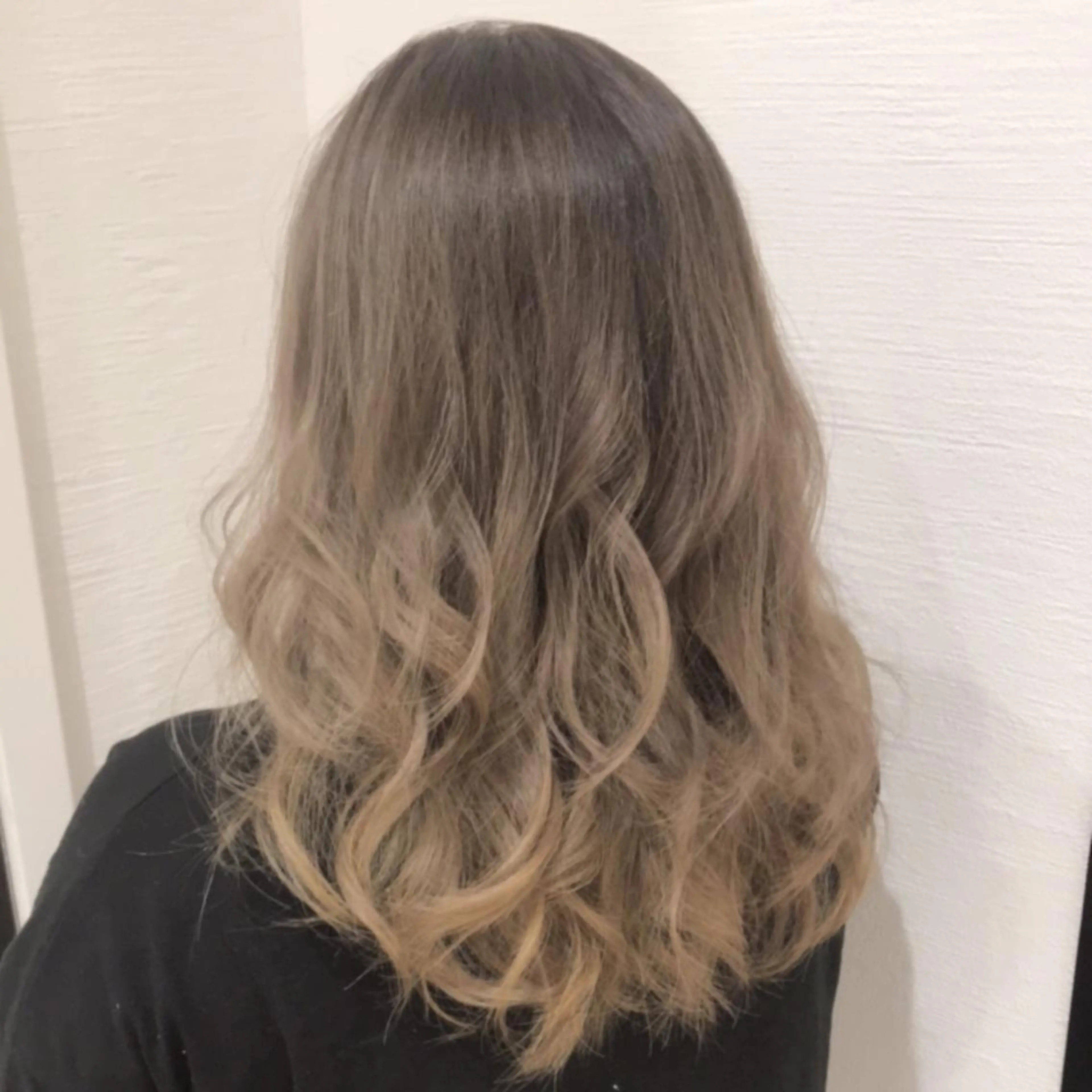 ミディアム 岸川 恭子のヘアスタイル