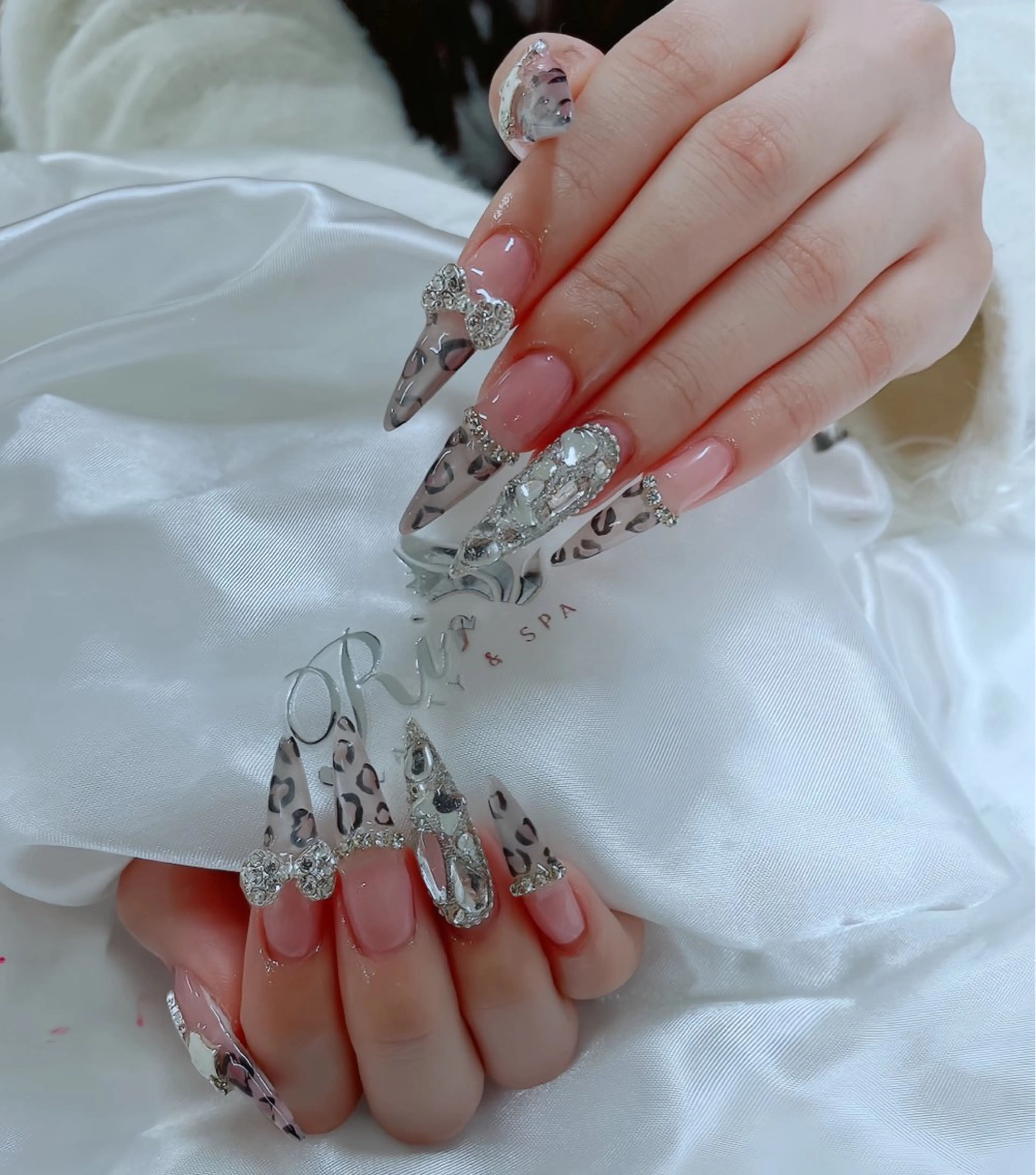 ネイル ボルドー フレンチネイル グラデーション キラキラネイル 韓国ネイル ハンドネイル Rin Nail 新大久保店のネイルデザイン