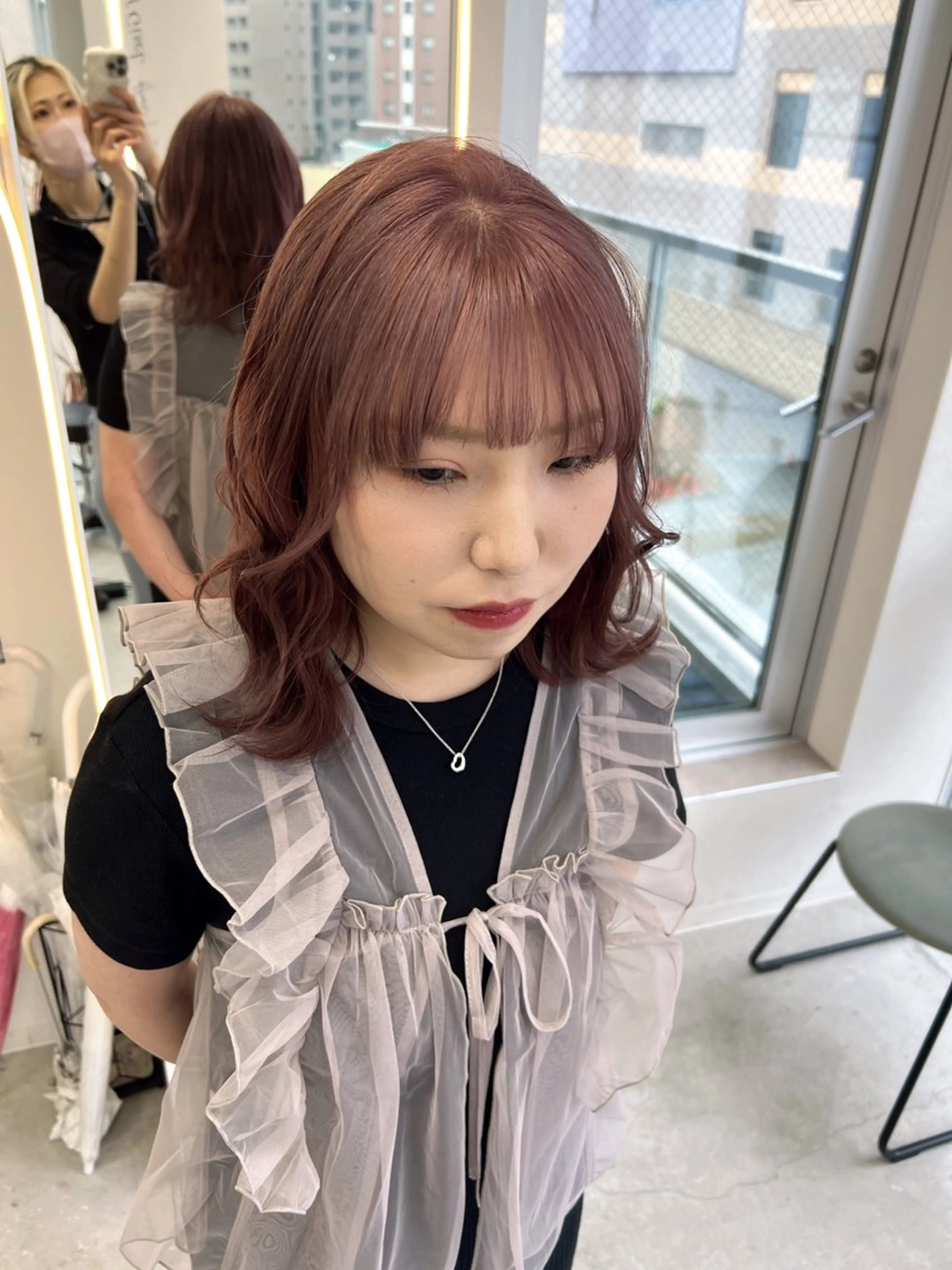 ミディアム ヘアカラー maya レイヤーカットのヘアスタイル