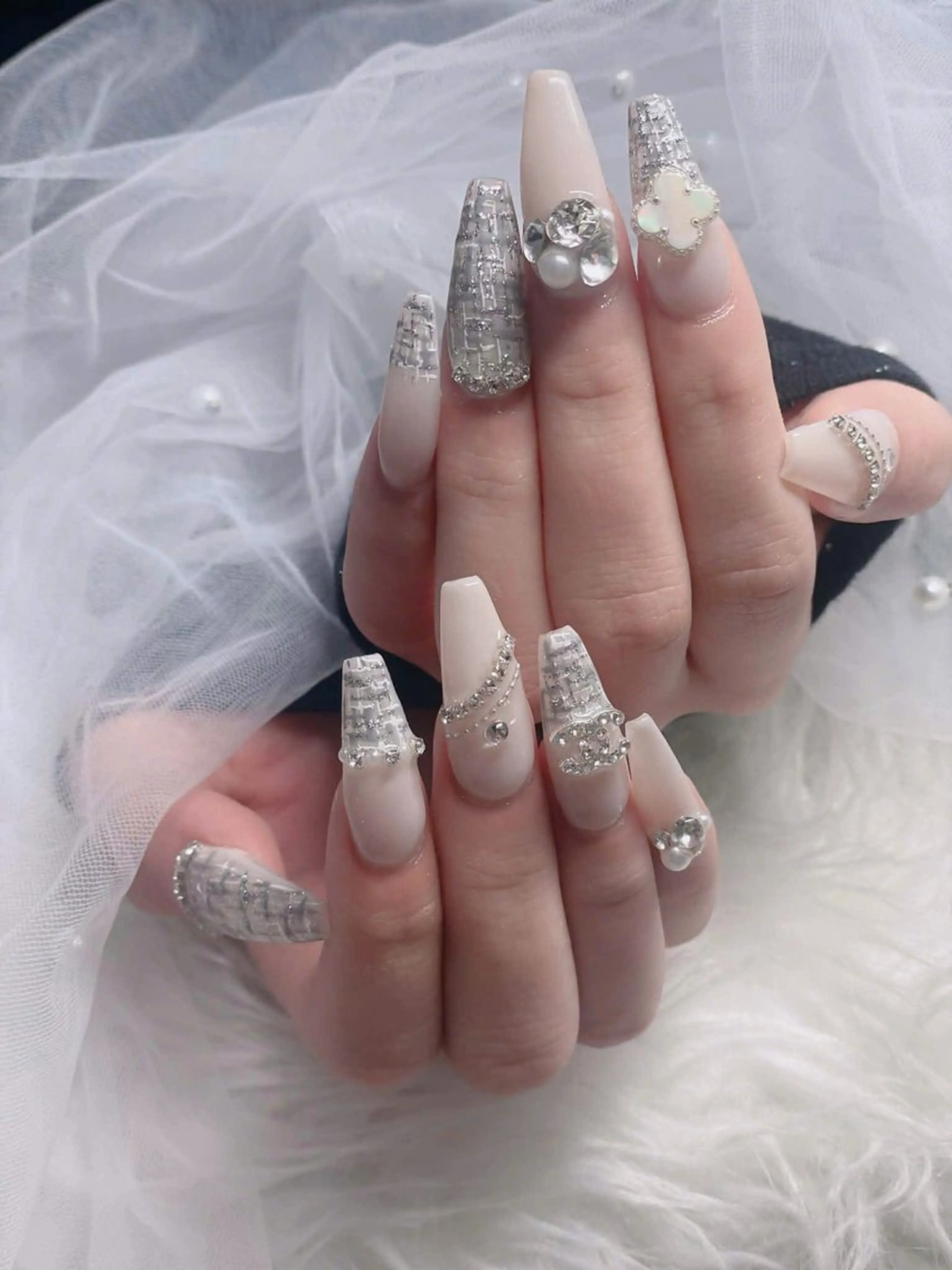 ネイル フレンチネイル ジェルネイル ガラスフレンチ ハロウィン ハート ハンドネイル H.baby Nail Salonのネイルデザイン