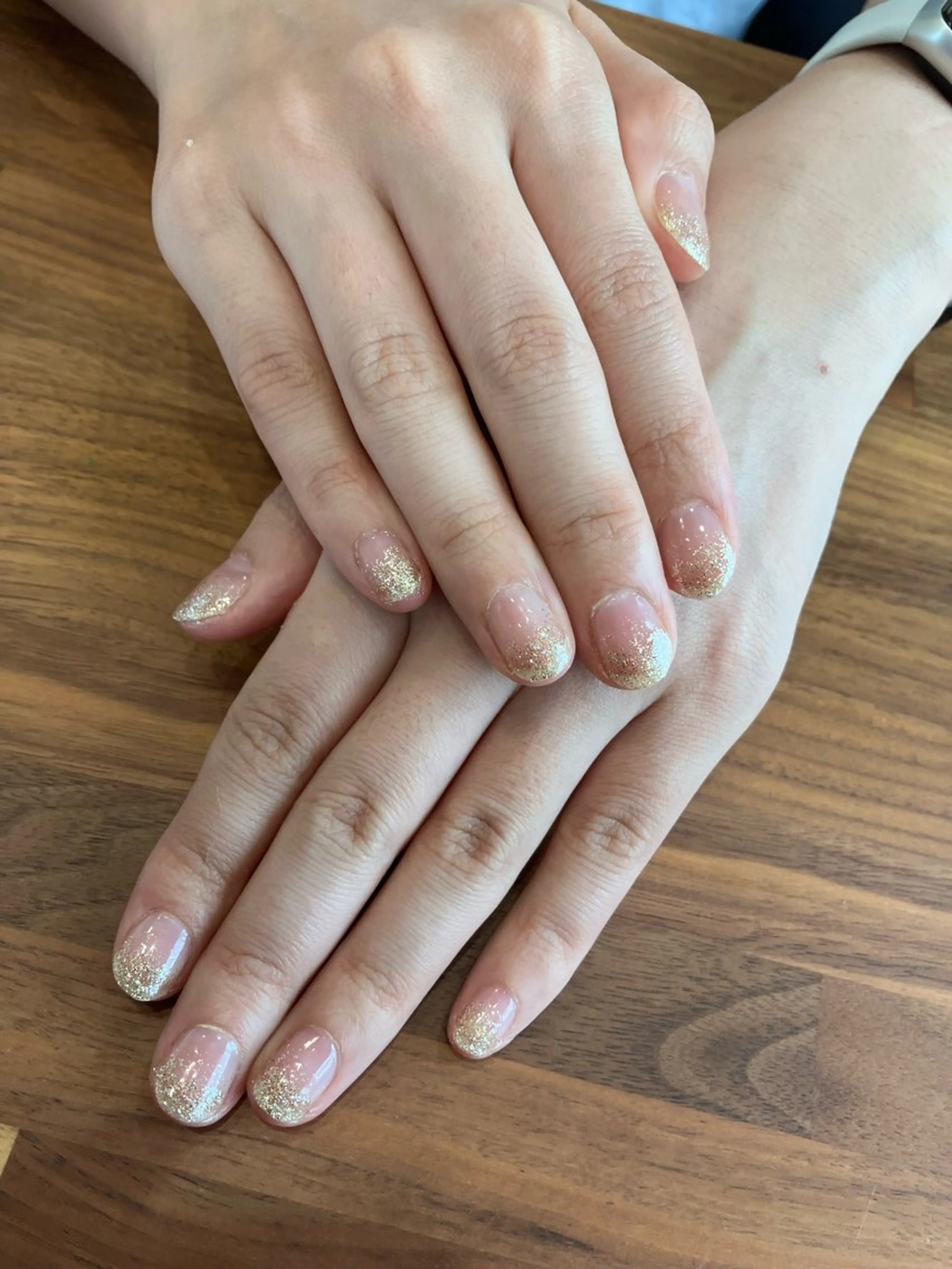 ネイル グラデーション ラメ(グリッター) ラメグラデーション ハンドネイル ハンドケア Ideal Me 春内茉那の眉毛・アイブロウイメージ