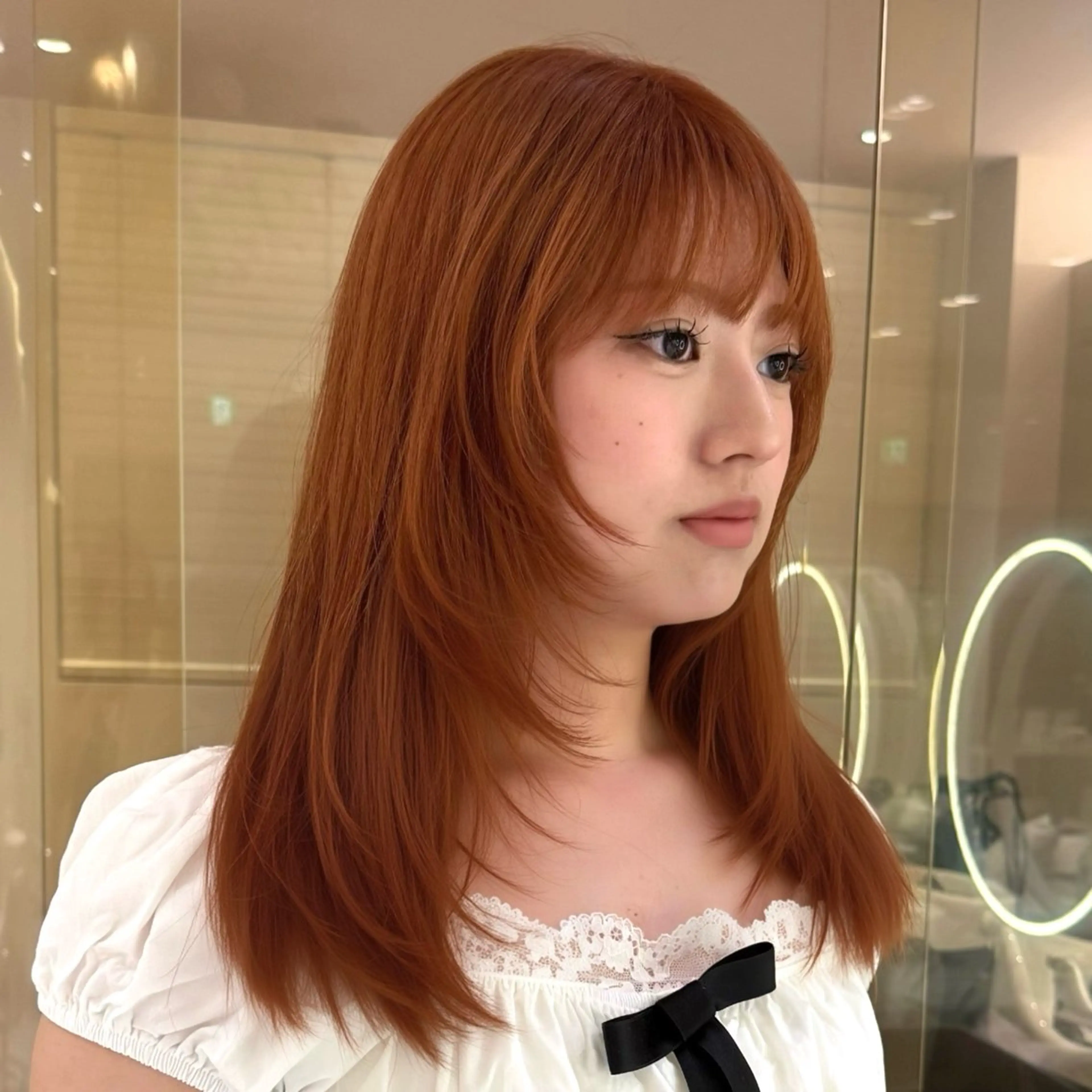 セミロング カラー ブリーチ ブリーチなしカラー オレンジ カット ヘアカラー トリートメント Akari暖色カラー /レイヤーカットのヘアスタイル