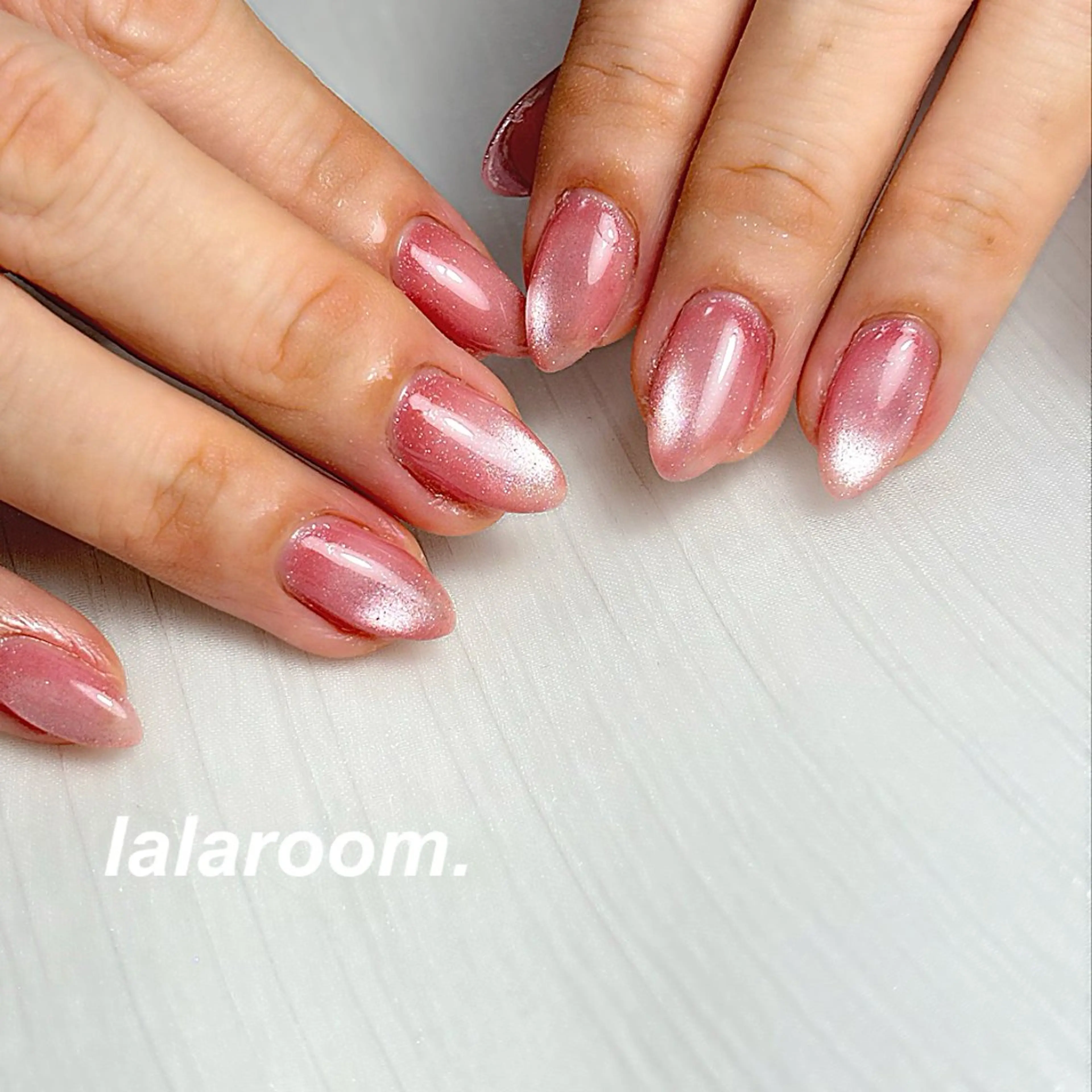 ネイル キラキラネイル マグネットネイル オフィスネイル ワンカラーネイル シンプルネイル ハンドネイル lala room.のネイルデザイン