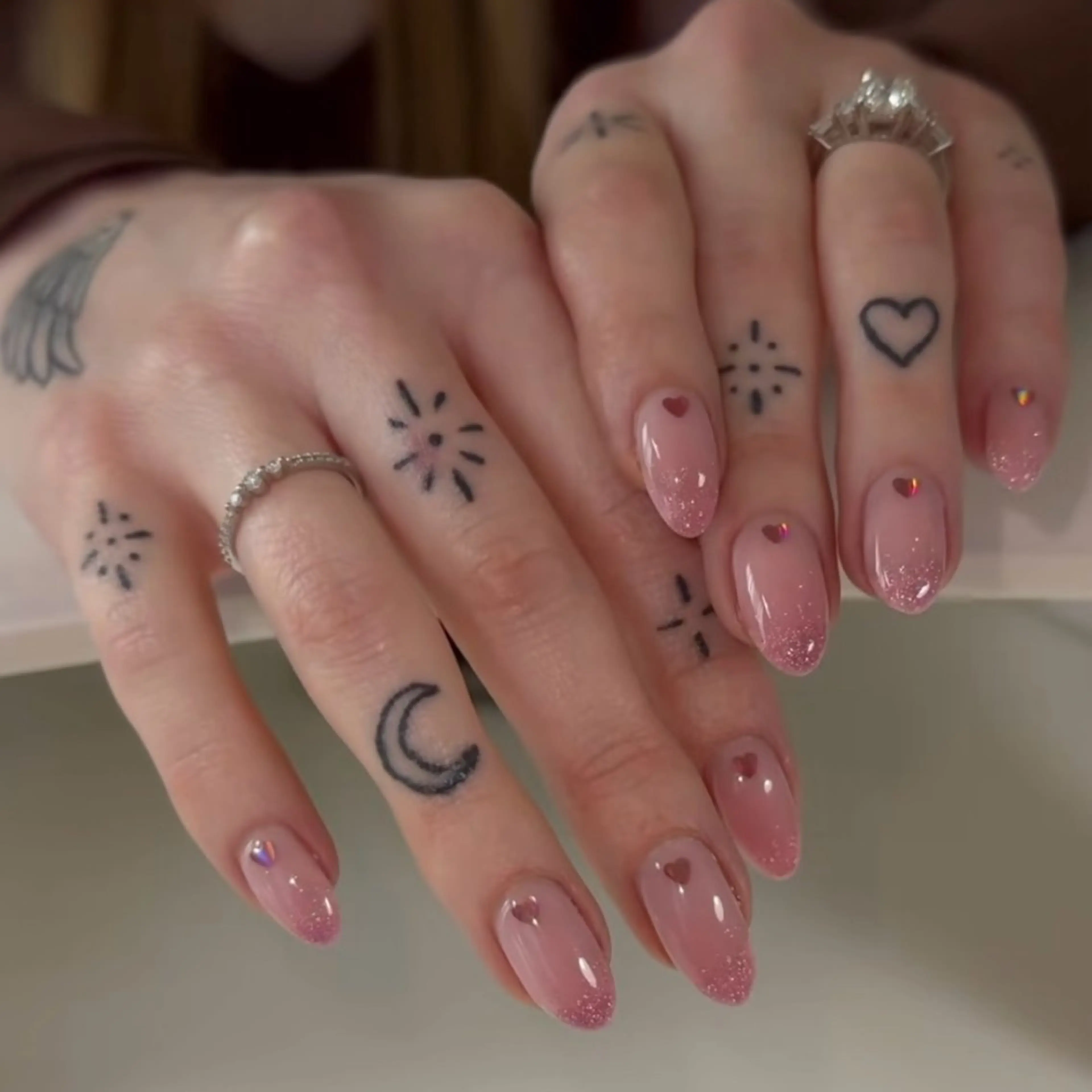 ネイル グラデーション ハート キラキラネイル ピンク Best  nail 結衣のマツエク・マツパデザイン