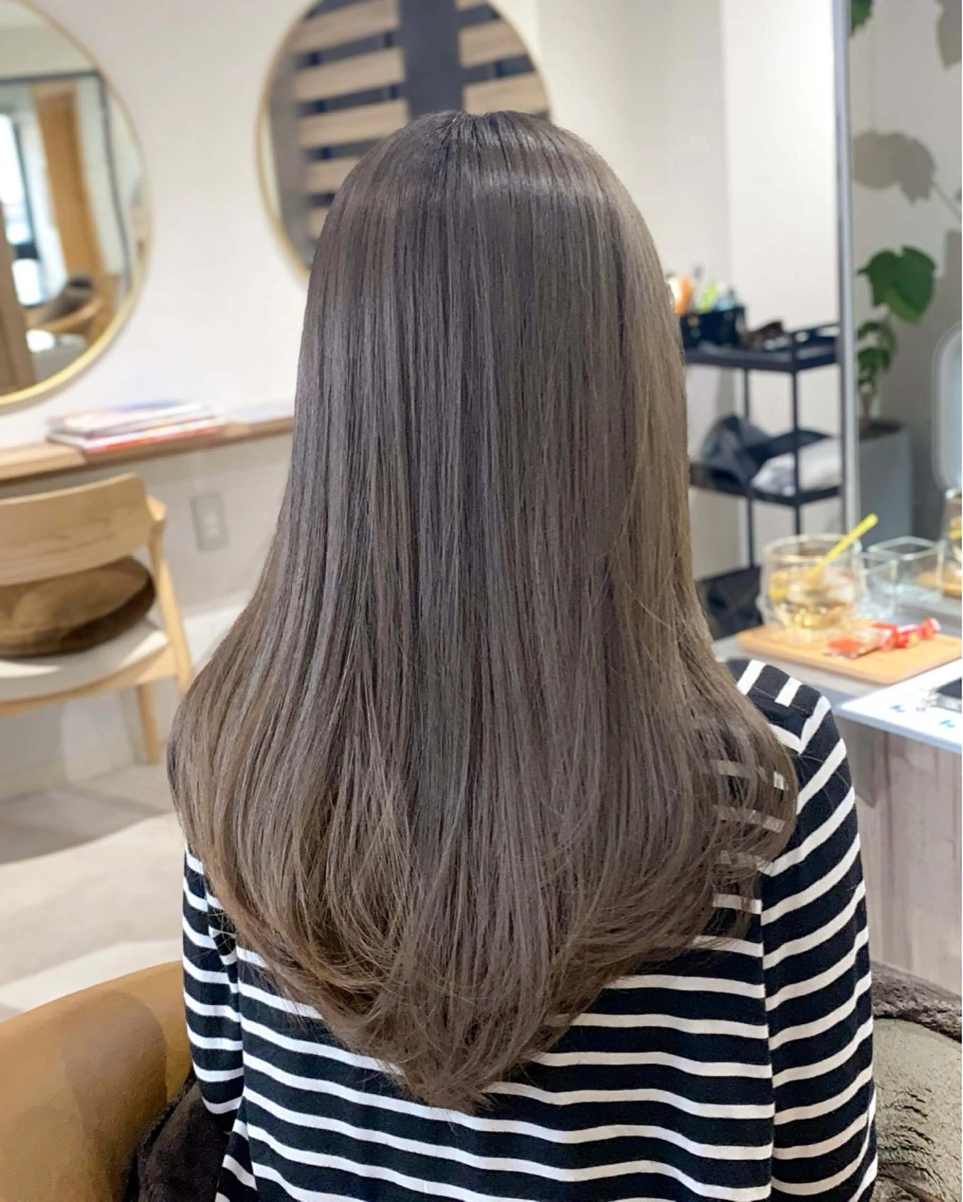 ロング カラー ブリーチ グレージュ ハイトーンカラー ミルクティーグレージュ ヘアカラー トリートメント 三宅健太/レイヤー/ ボブ/透明感カラーのヘアスタイル