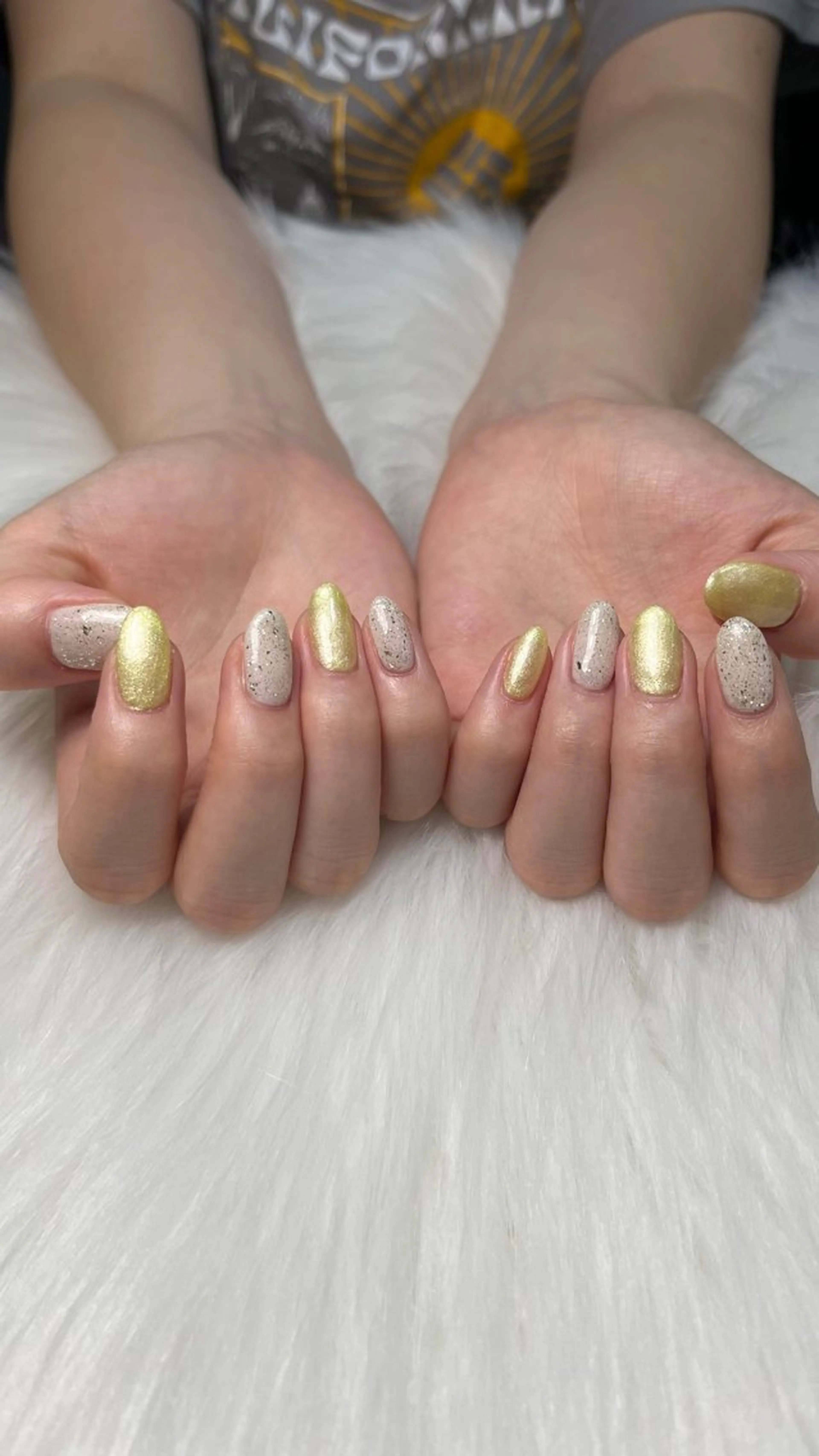 ネイル ラメ(グリッター) 夏ネイル ホワイト 黄色 Nail salon Hanakoのネイルデザイン