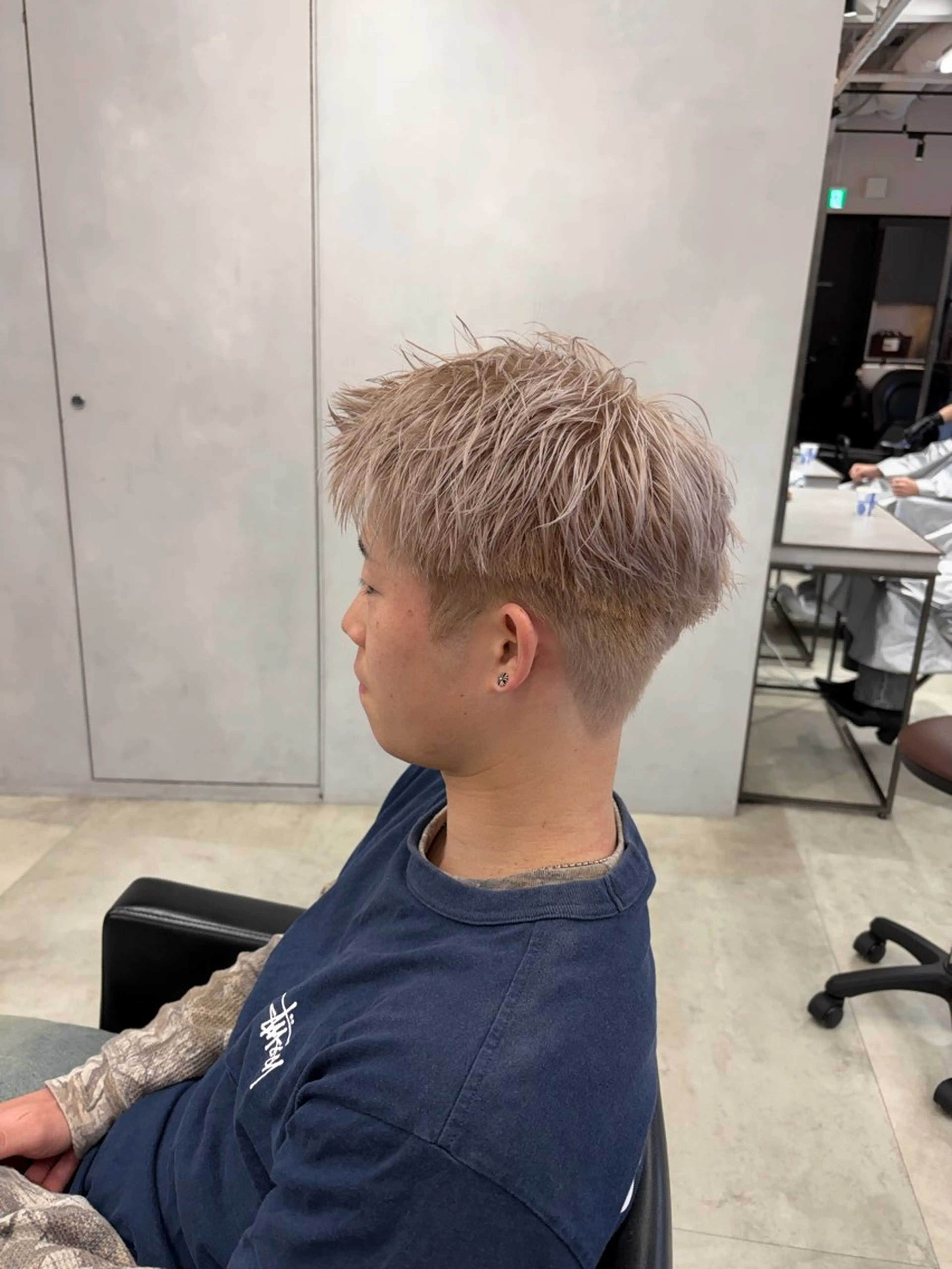 ショート カラー メンズ メンズブリーチ メンズハイトーン スパイキーショート ベージュカラー ブリーチ カット ヘアカラー メンズ特化🔥 金子直斗のヘアスタイル