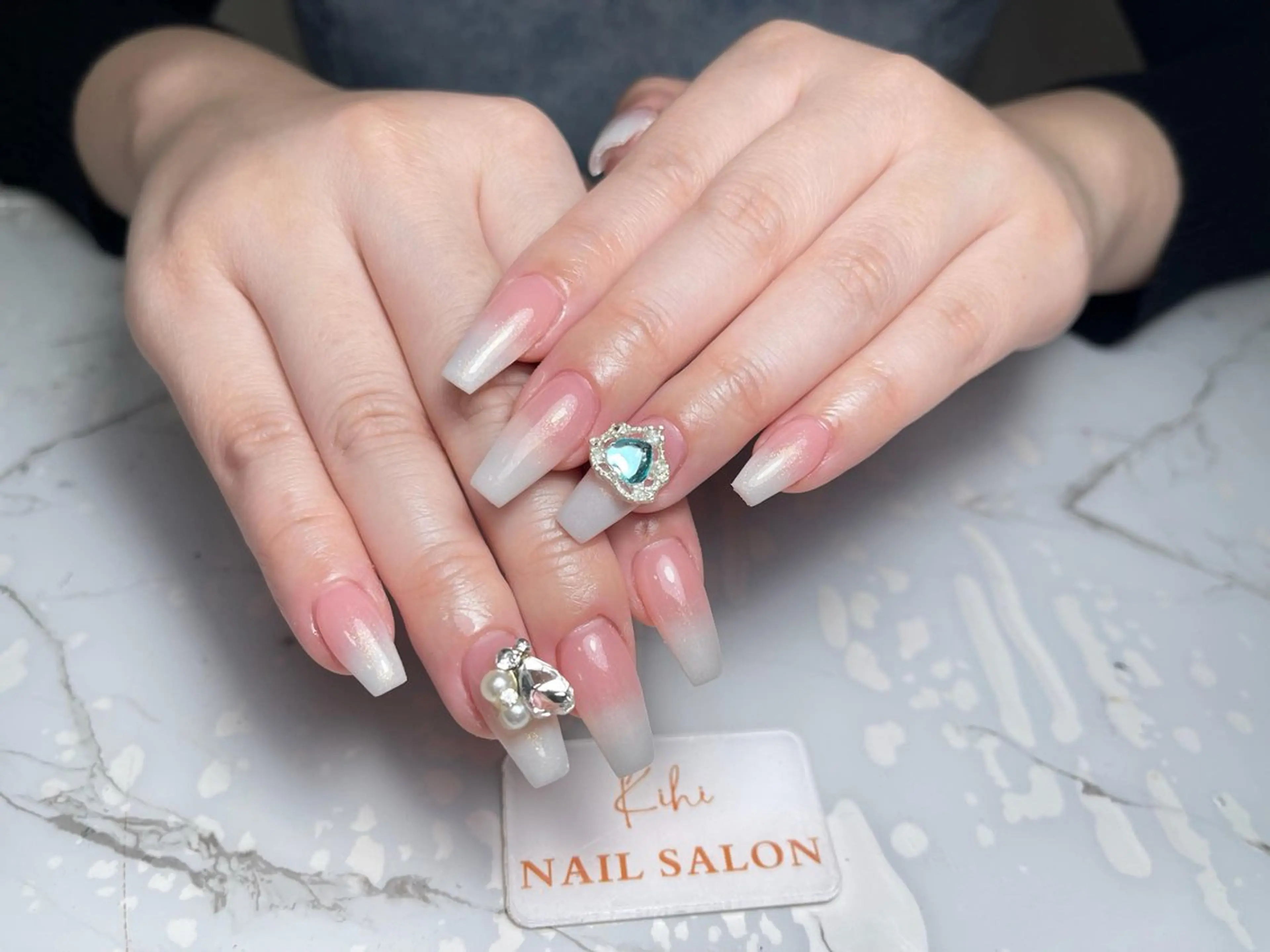 ネイル アートネイル フレンチネイル ジェルネイル グラデーション 韓国ネイル さくら💮💮 【オフ無料】のネイルデザイン