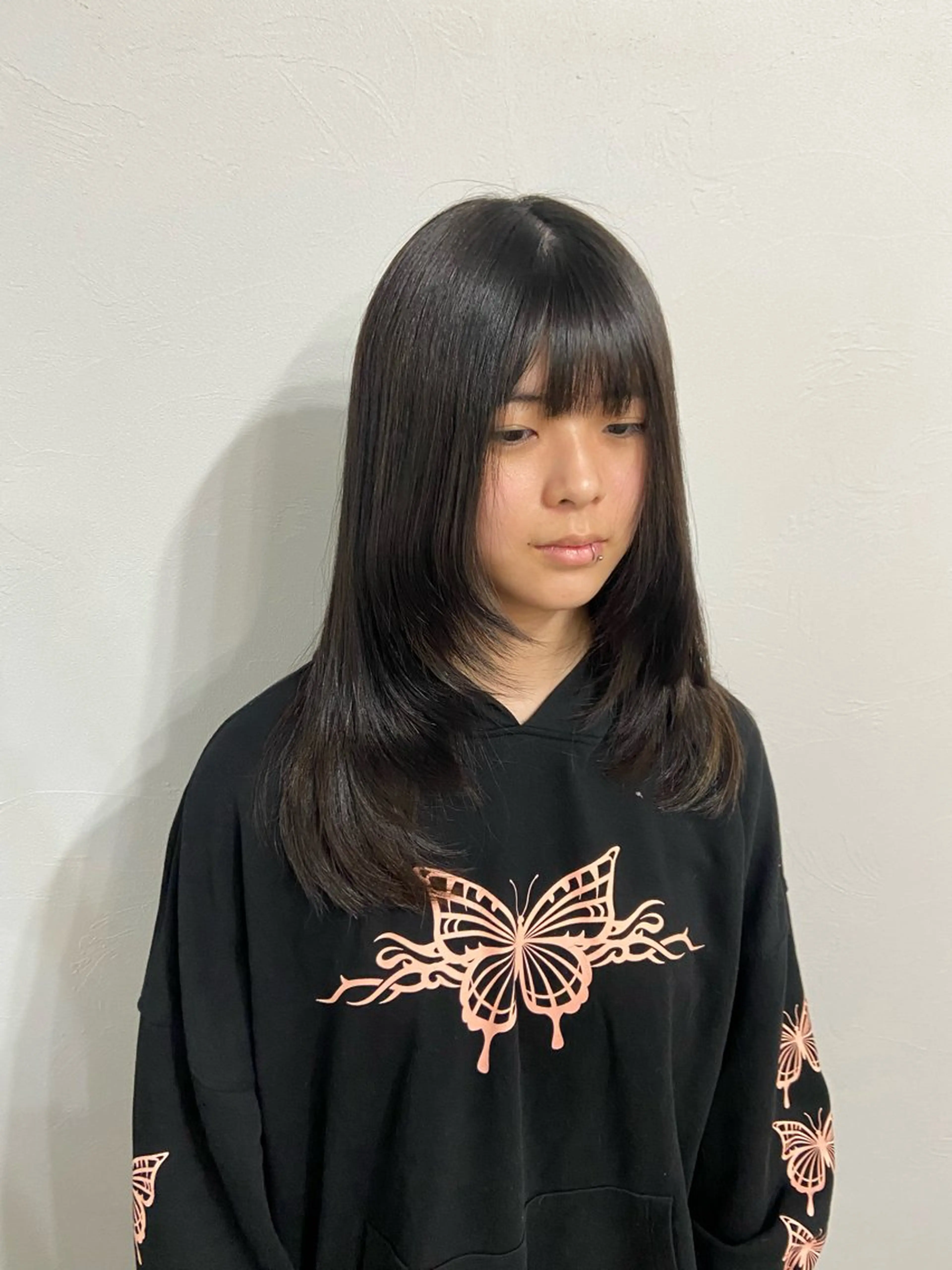 セミロング ハイレイヤー レイヤーカット 🍎韓国カラー licoris寛菜のヘアスタイル