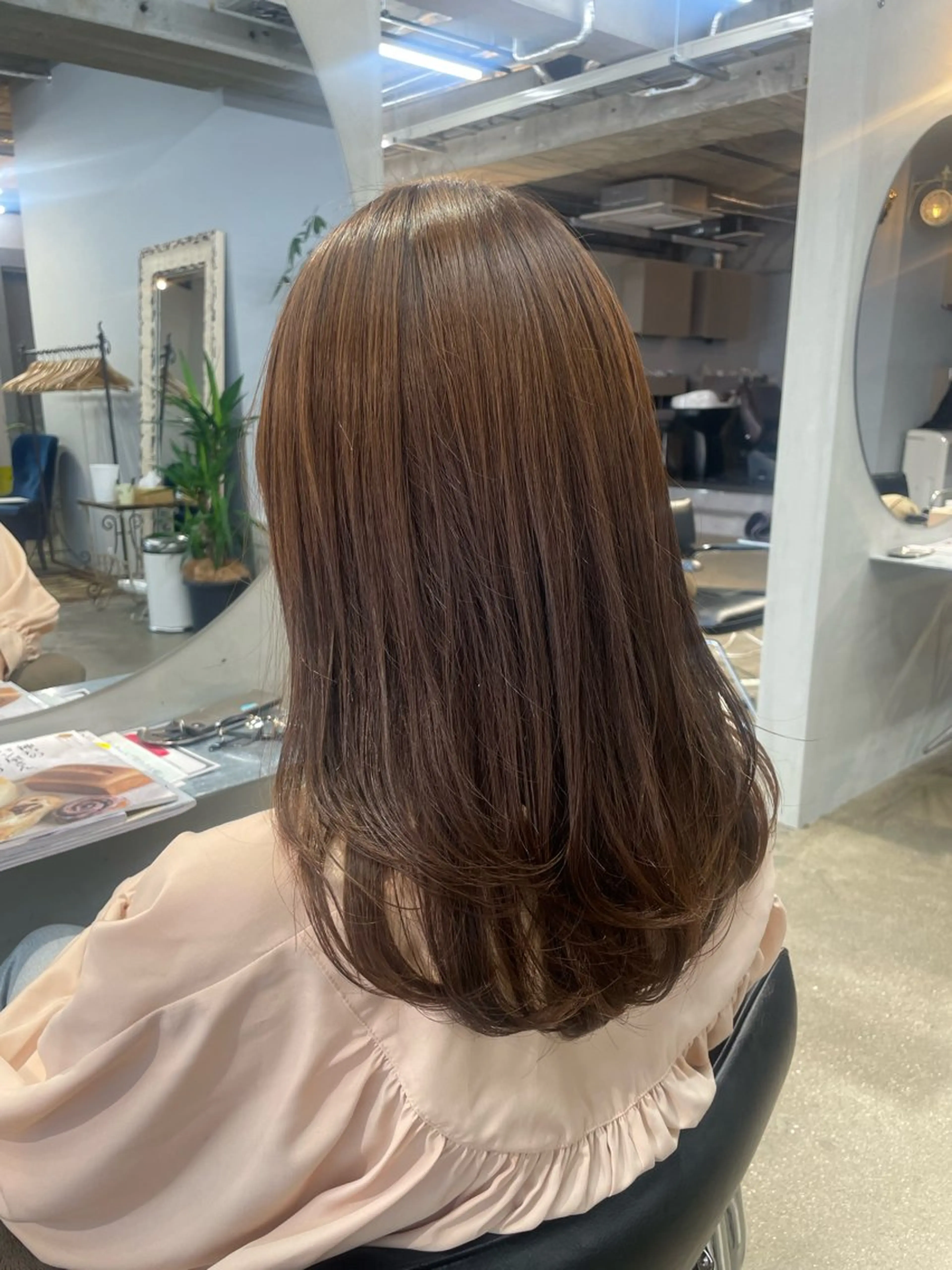 セミロング カット アライ レンカのヘアスタイル