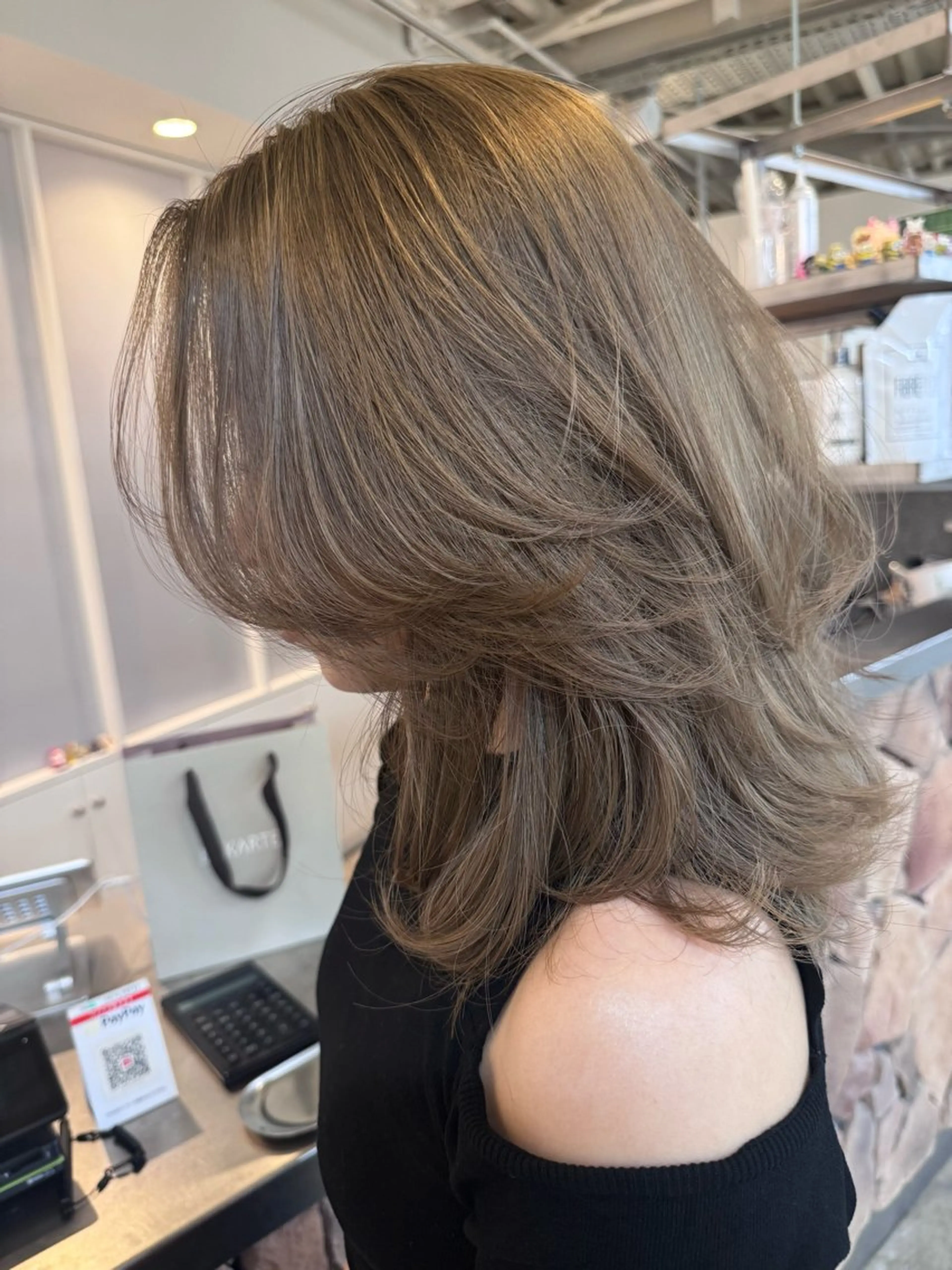 ミディアム ミディアムレイヤー レイヤーカット カット トリートメント Tsuyoki .のヘアスタイル