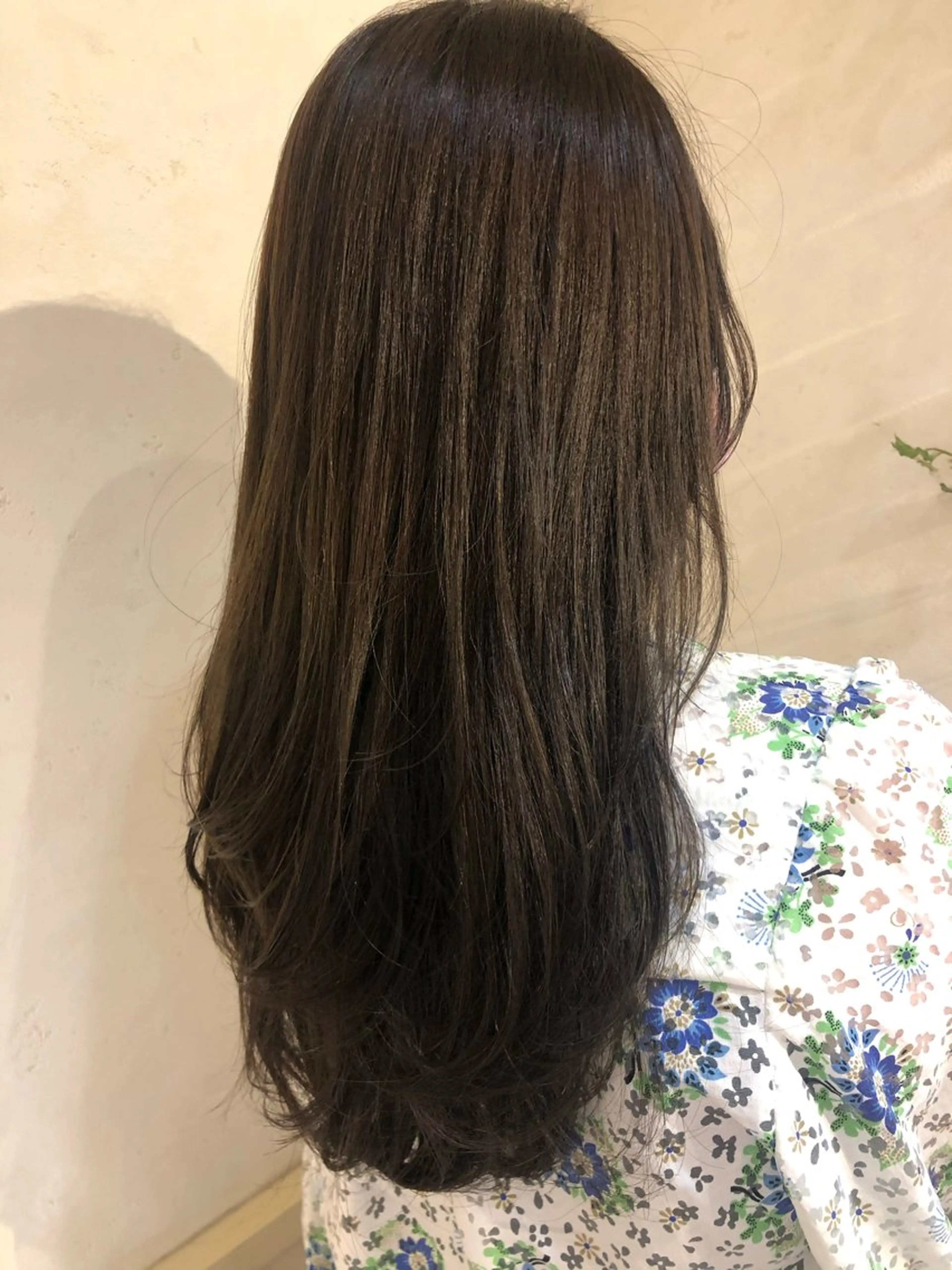 ロング 岡本 葵のヘアスタイル
