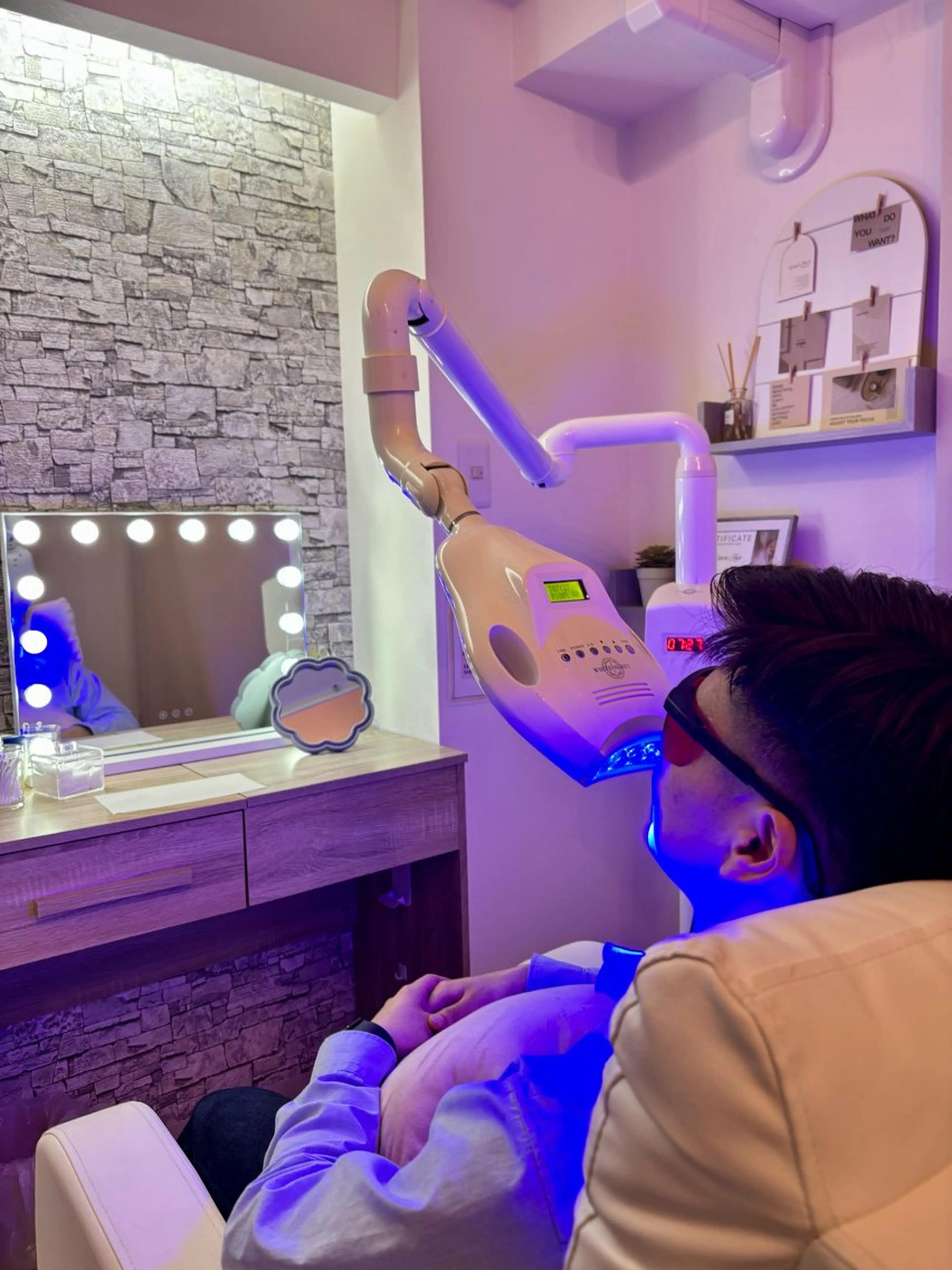 【学割】初回セルフホワイトニング(8分照射×2回) \4980→\2,500　60分の写真