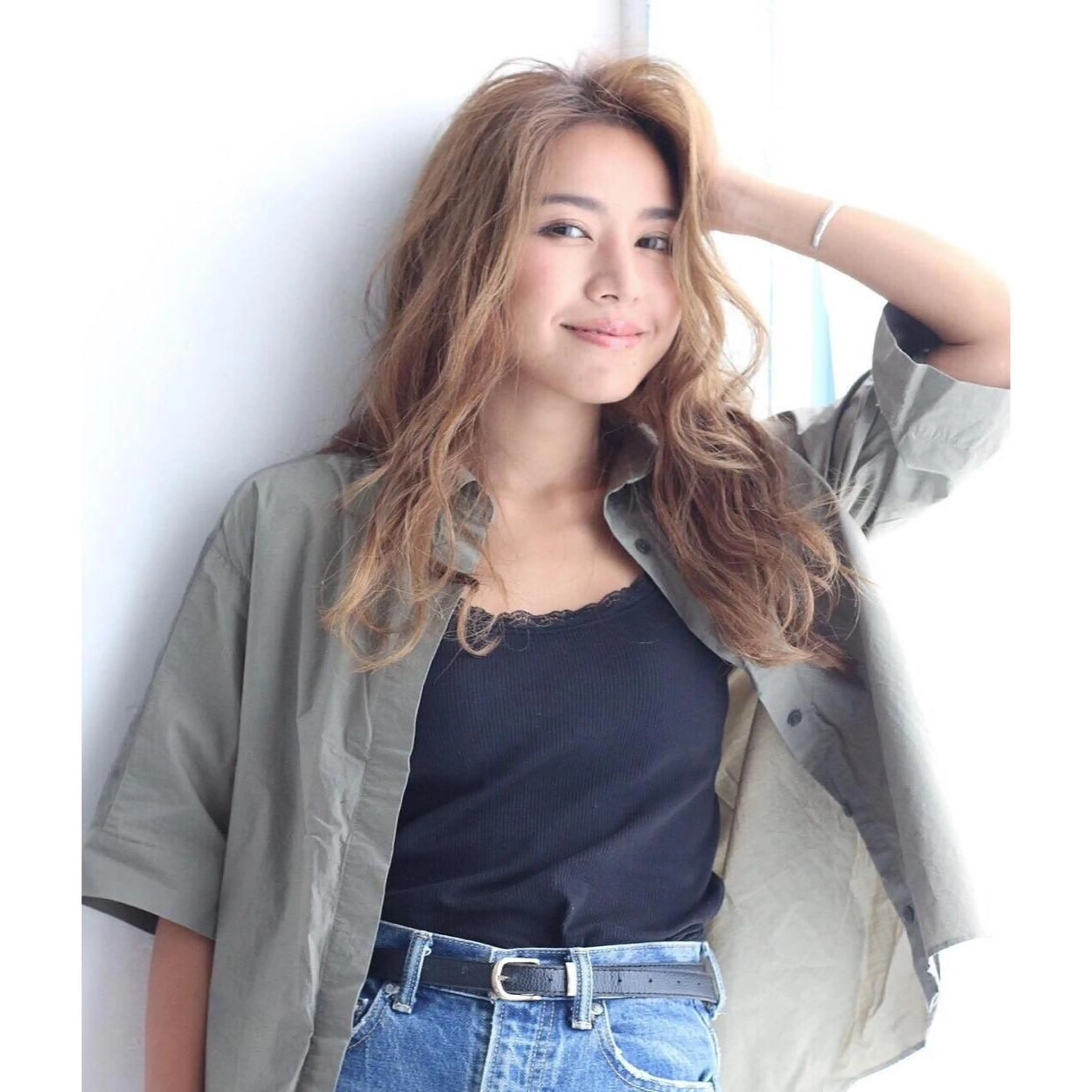 ロング カラー ヘアアレンジ バレイヤージュ デザインカラー グラデーションカラー ハイライトカラー ハイトーンカラー アンドウ ユウ/ レイヤーカット/韓国のヘアスタイル