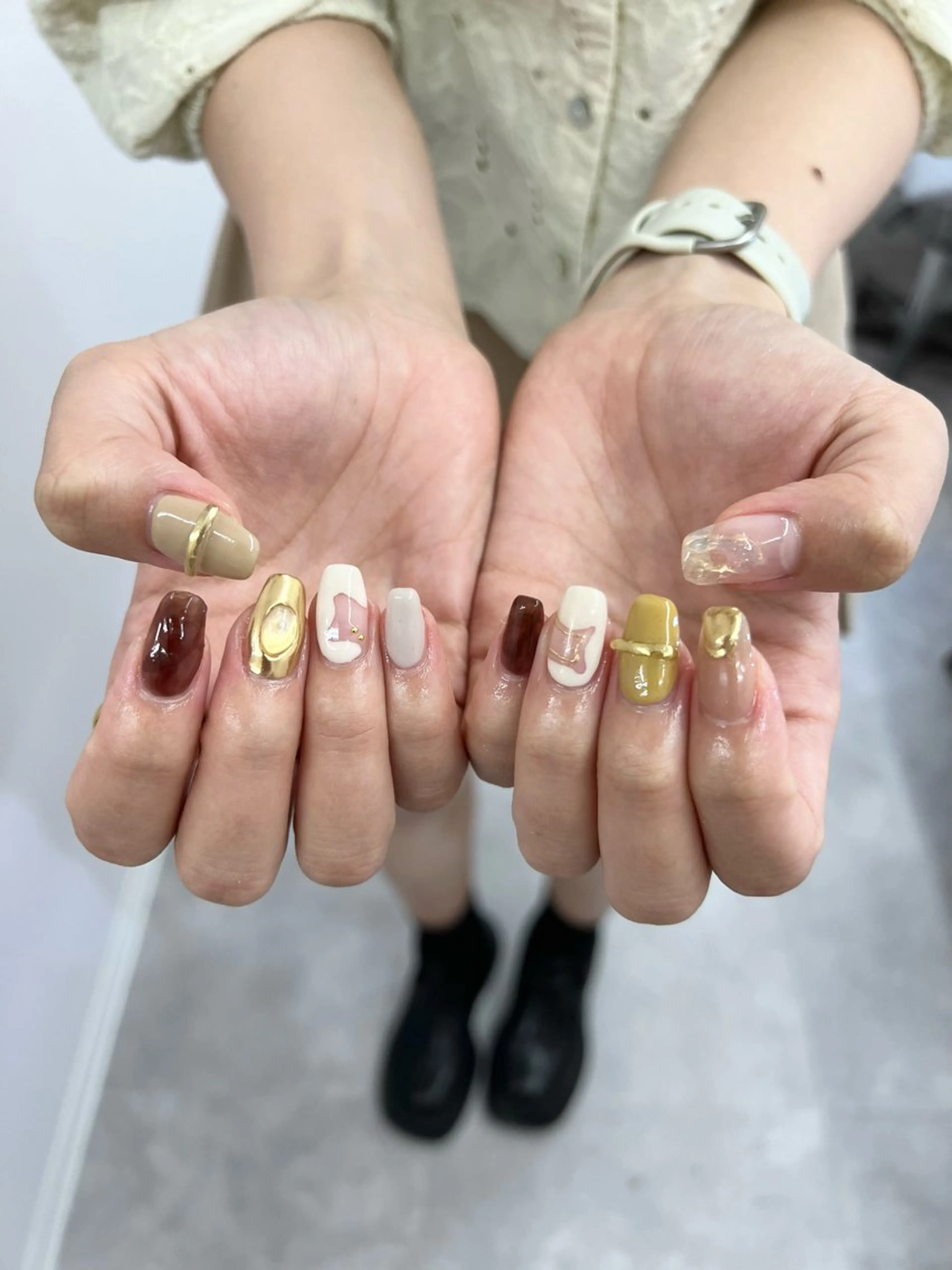 ネイル ブラウン ジェルネイル ゴールド マグネットネイル ミラーネイル Bana_ Nailのネイルデザイン