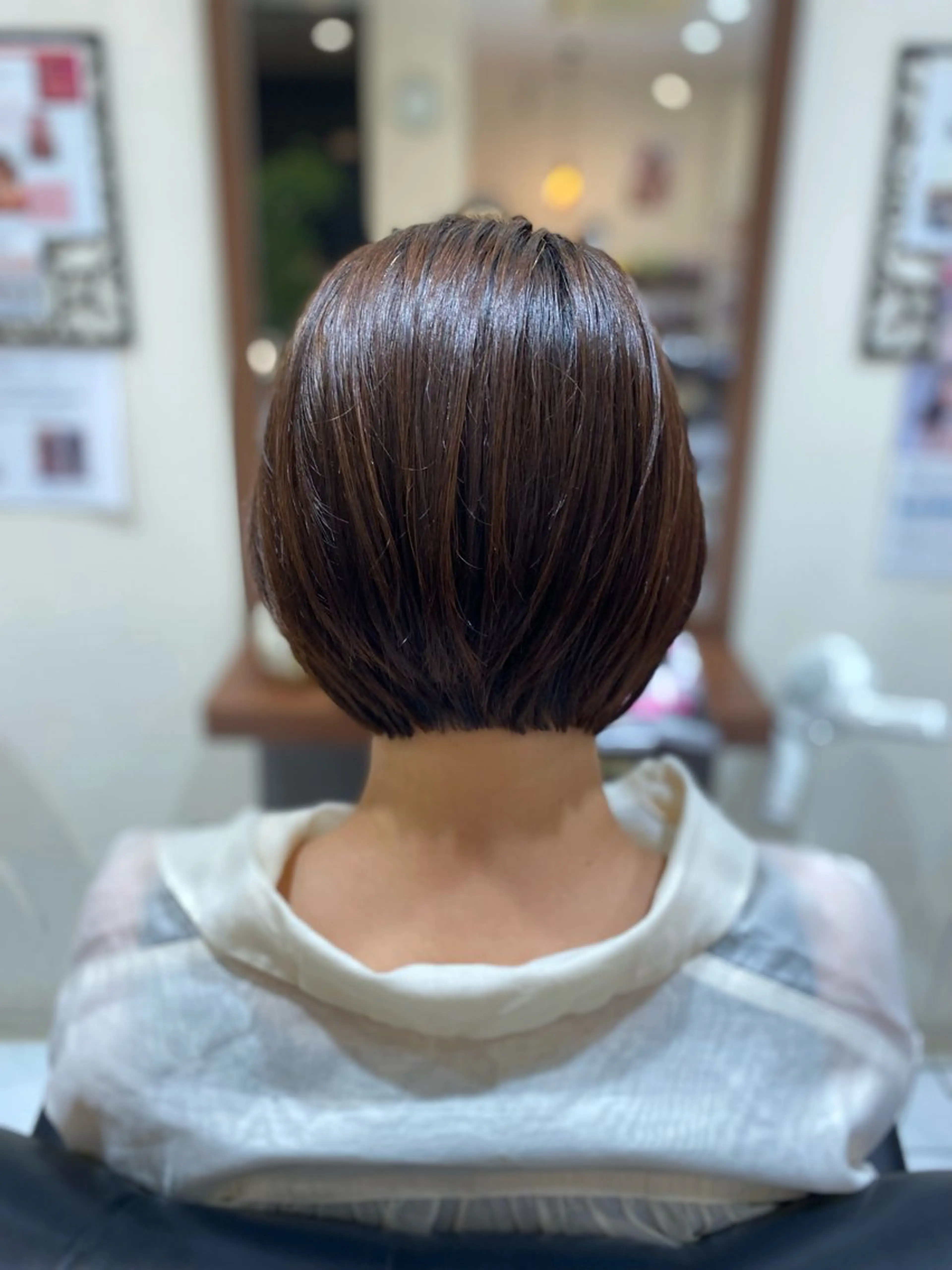 ミディアム ボブ カット Aphrodite 横手 亜紀のヘアスタイル