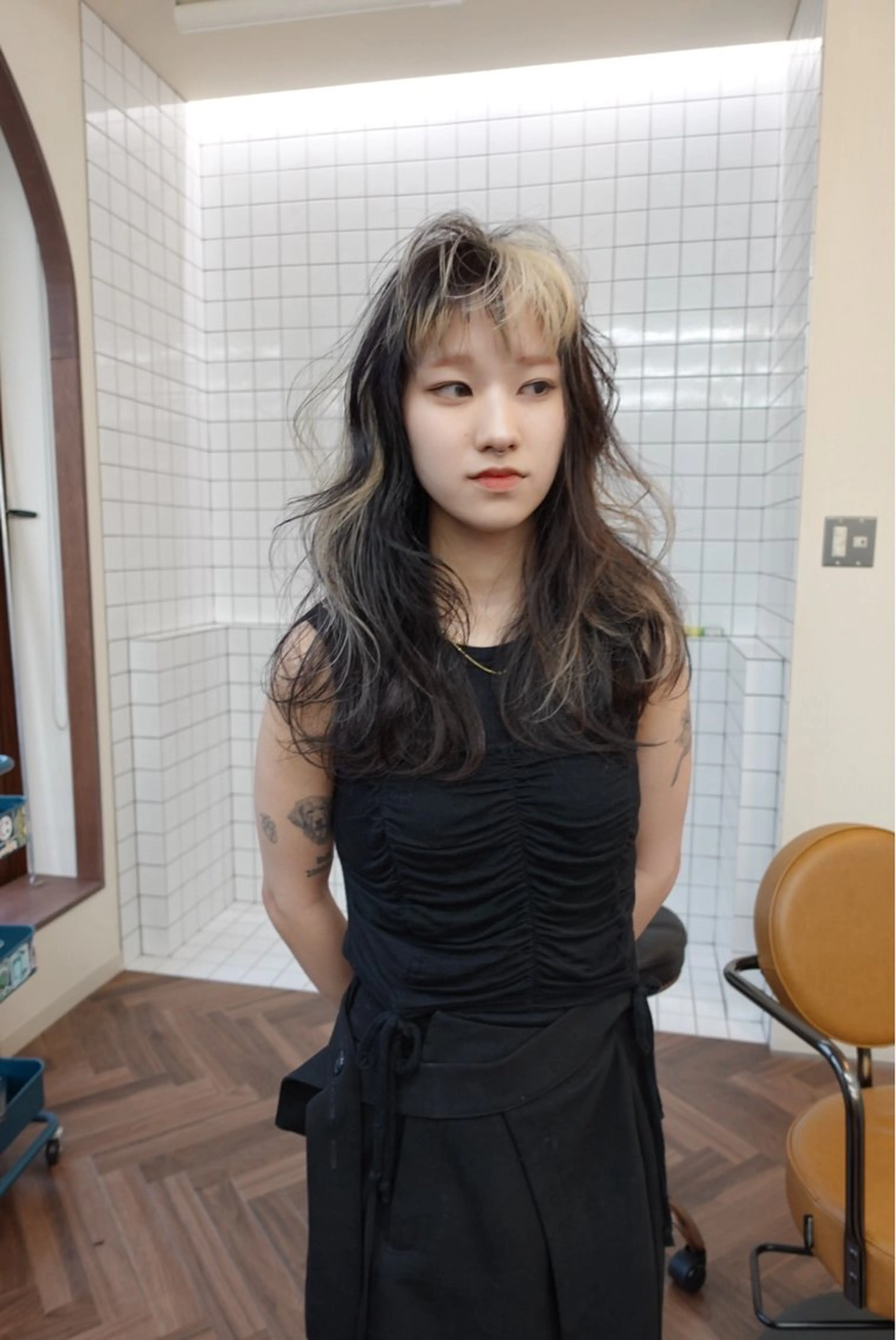 ミディアム カラー アッシュ アッシュブラウン ブリーチ ブラウンカラー ケアブリーチ カット ヘアカラー トリートメント レイヤー専門家 ダブルカラー修のヘアスタイル