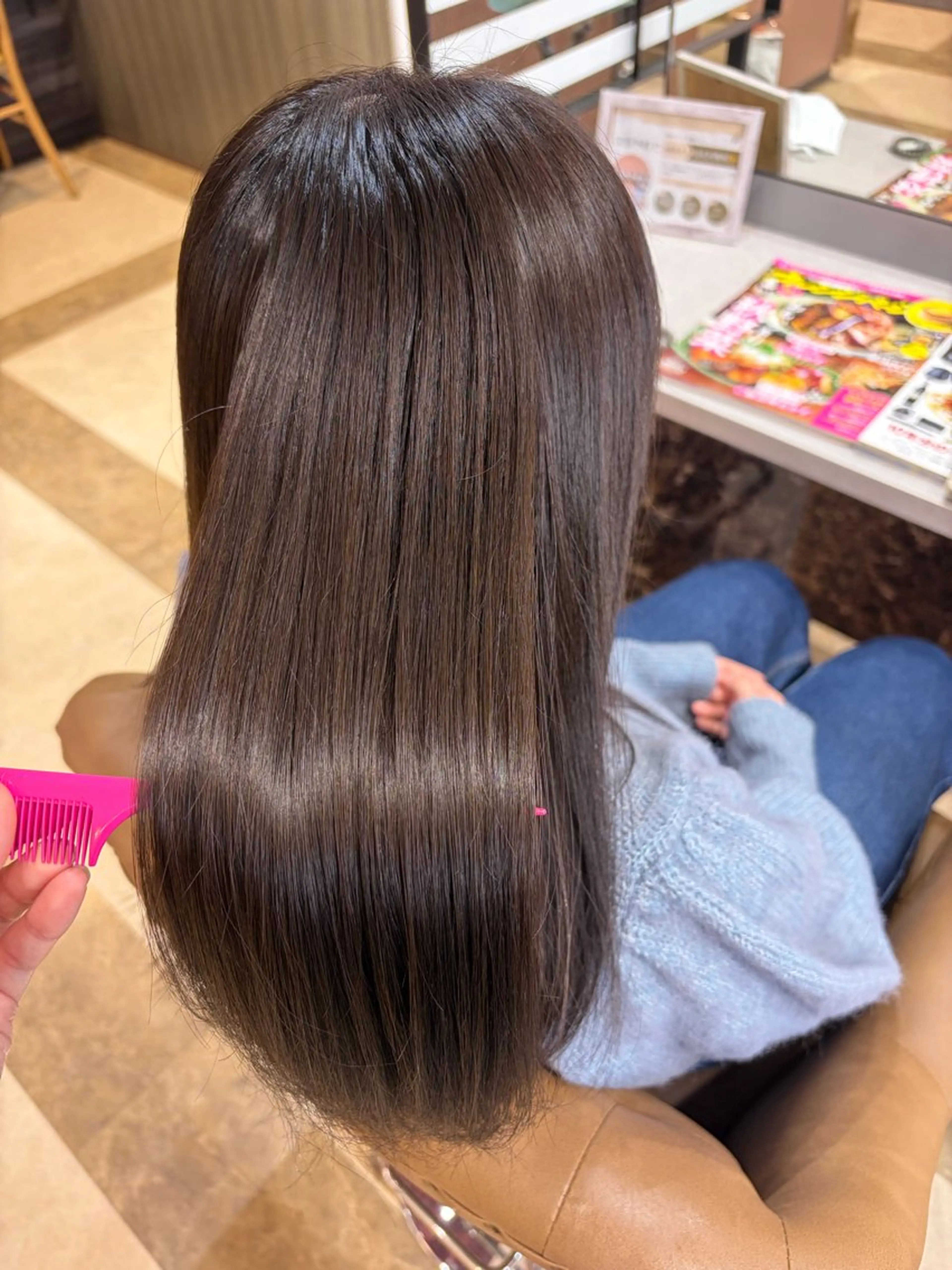 セミロング カラー 鳥見 若菜のヘアスタイル