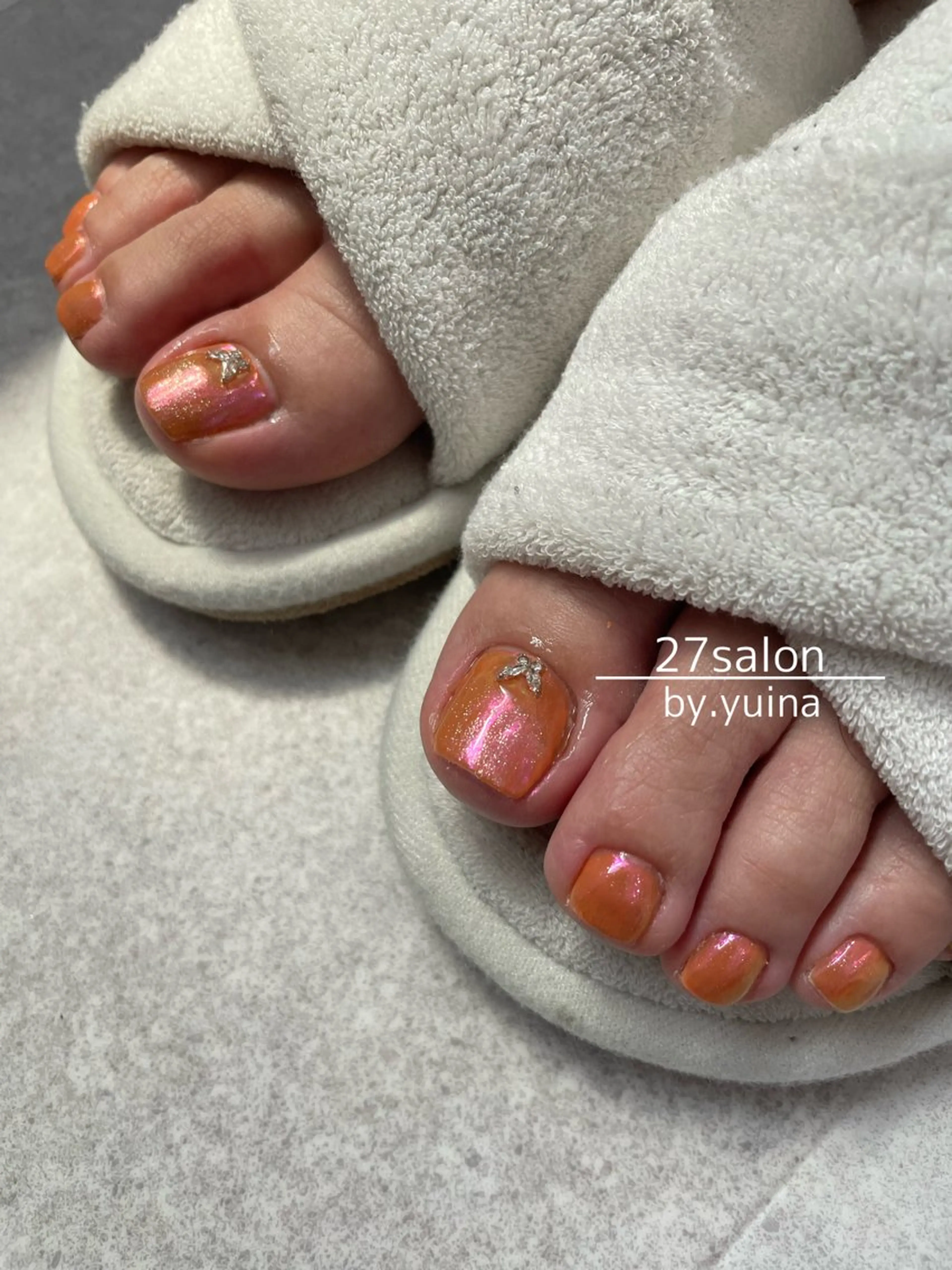 ネイル オーロラネイル フットネイル オレンジ フットネイル 27salon yuinaのネイルデザイン