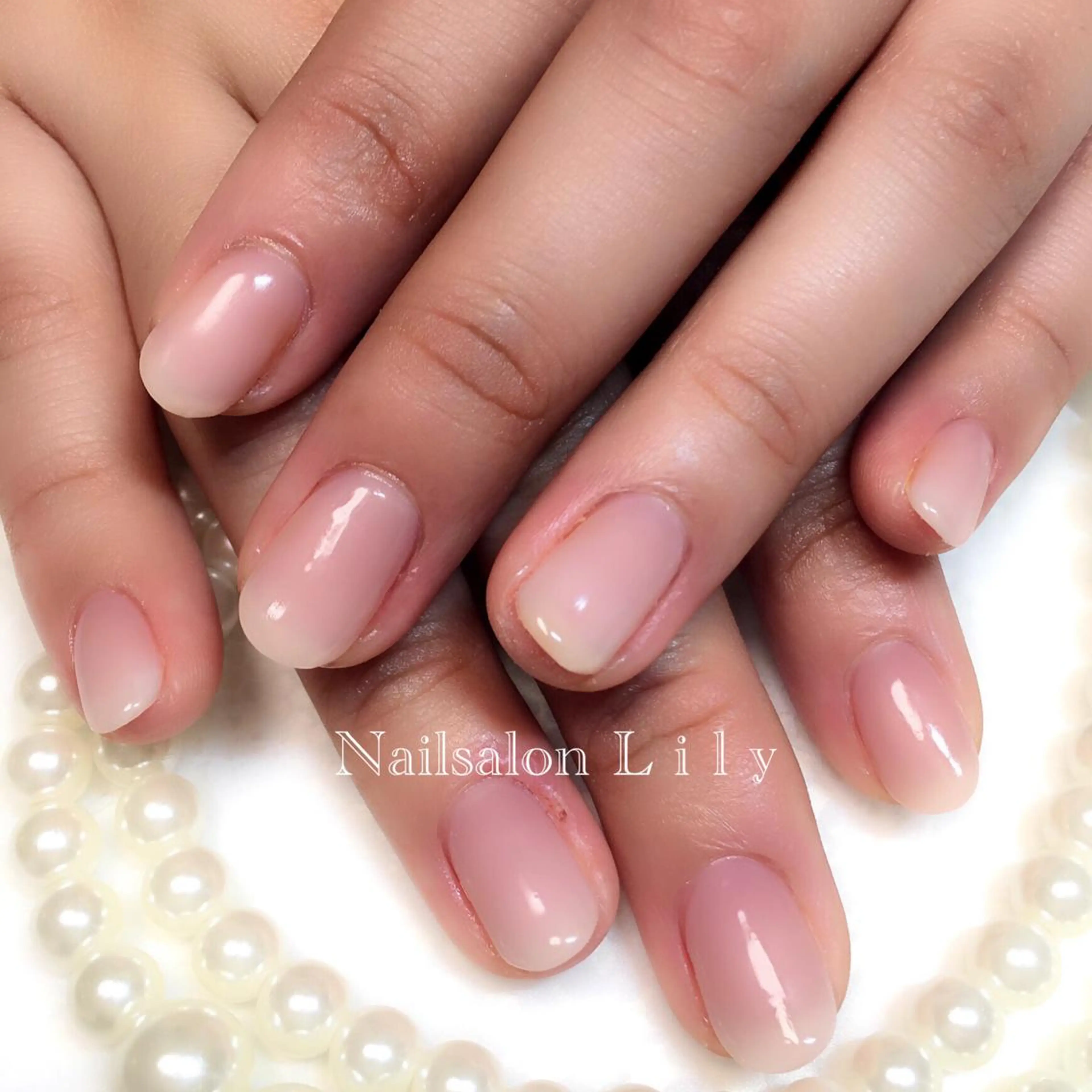 ネイル グラデーション ワンカラーネイル ホワイト Lily*nail 🌻Mii🌻のネイルデザイン