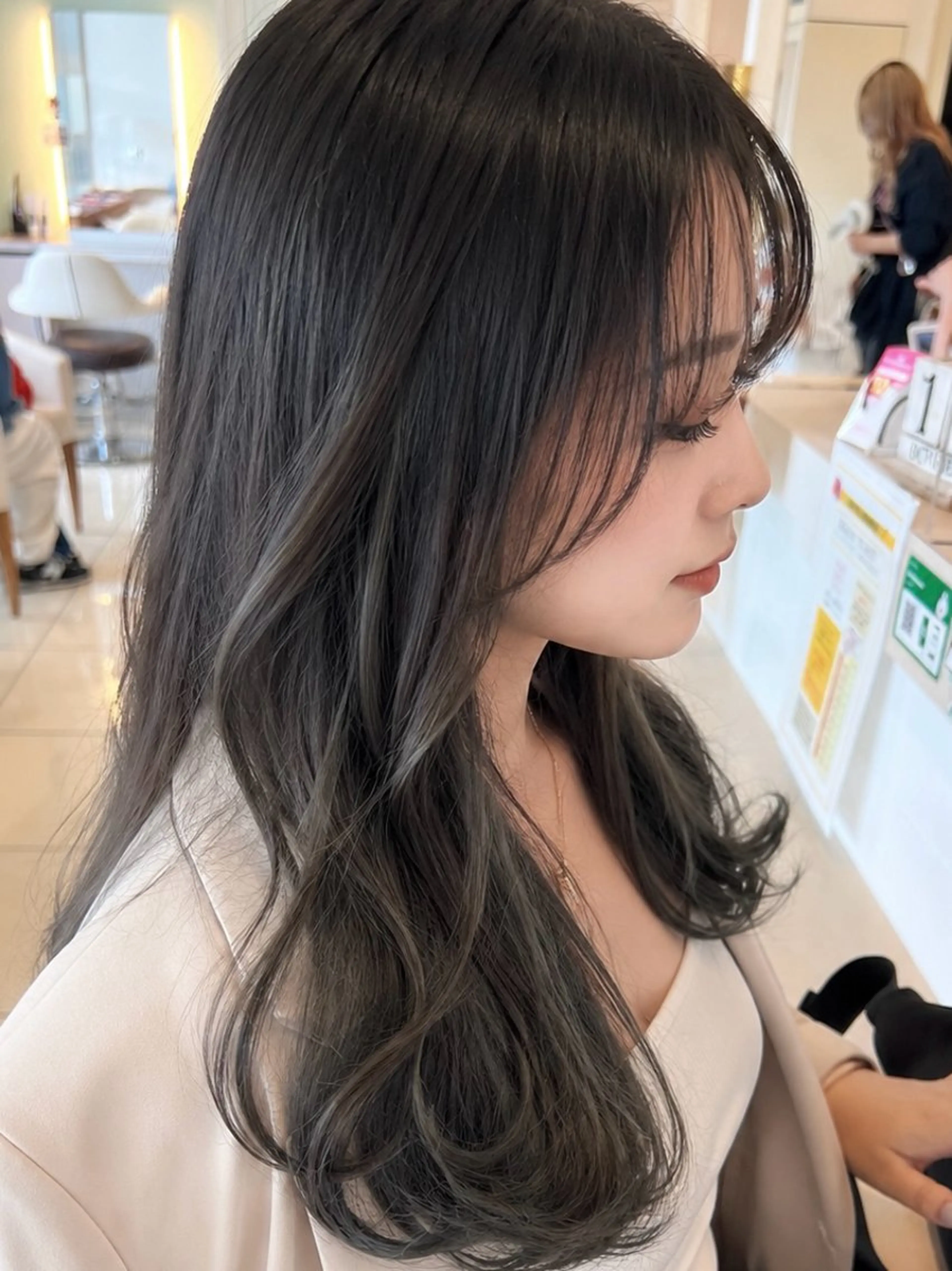セミロング カット ヘアカラー 金子 直樹のヘアスタイル