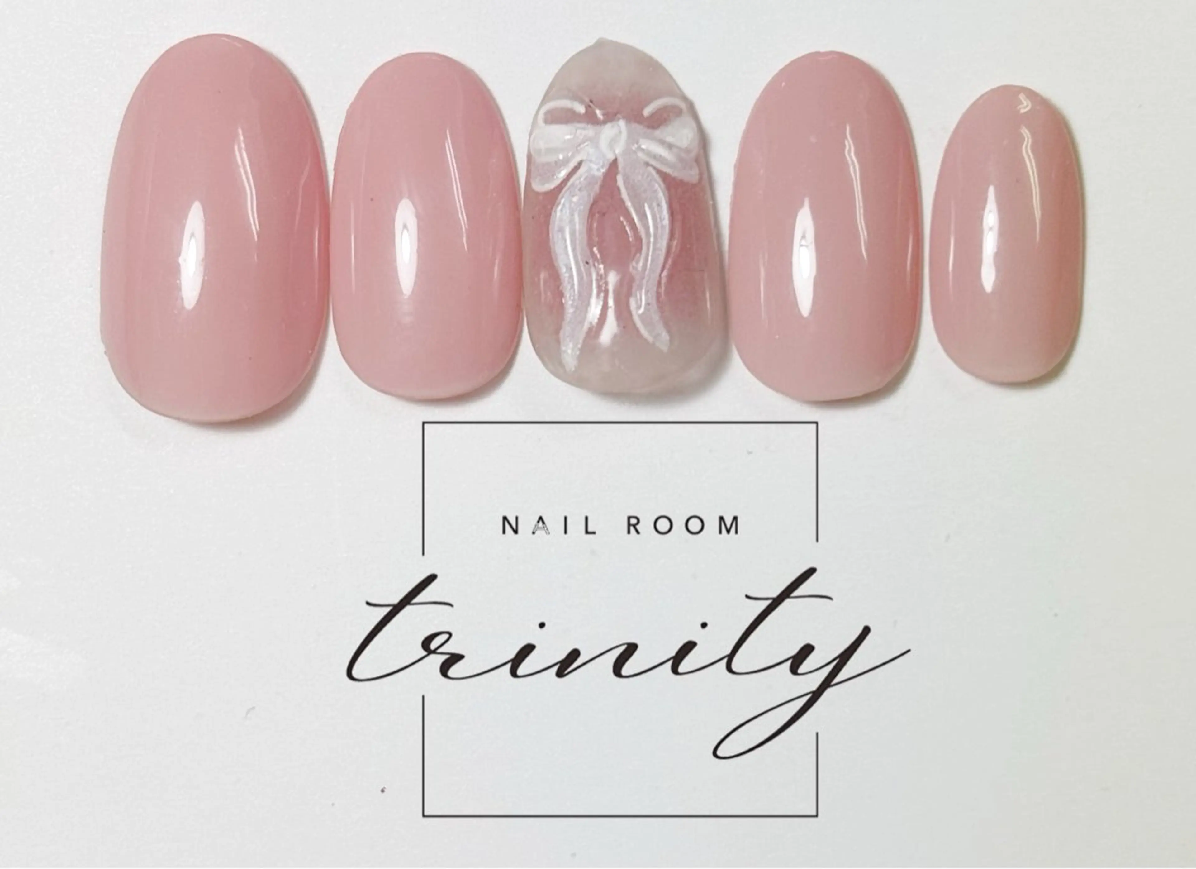 ネイル ハンドネイル Trinity ネイリストスタッフのネイルデザイン