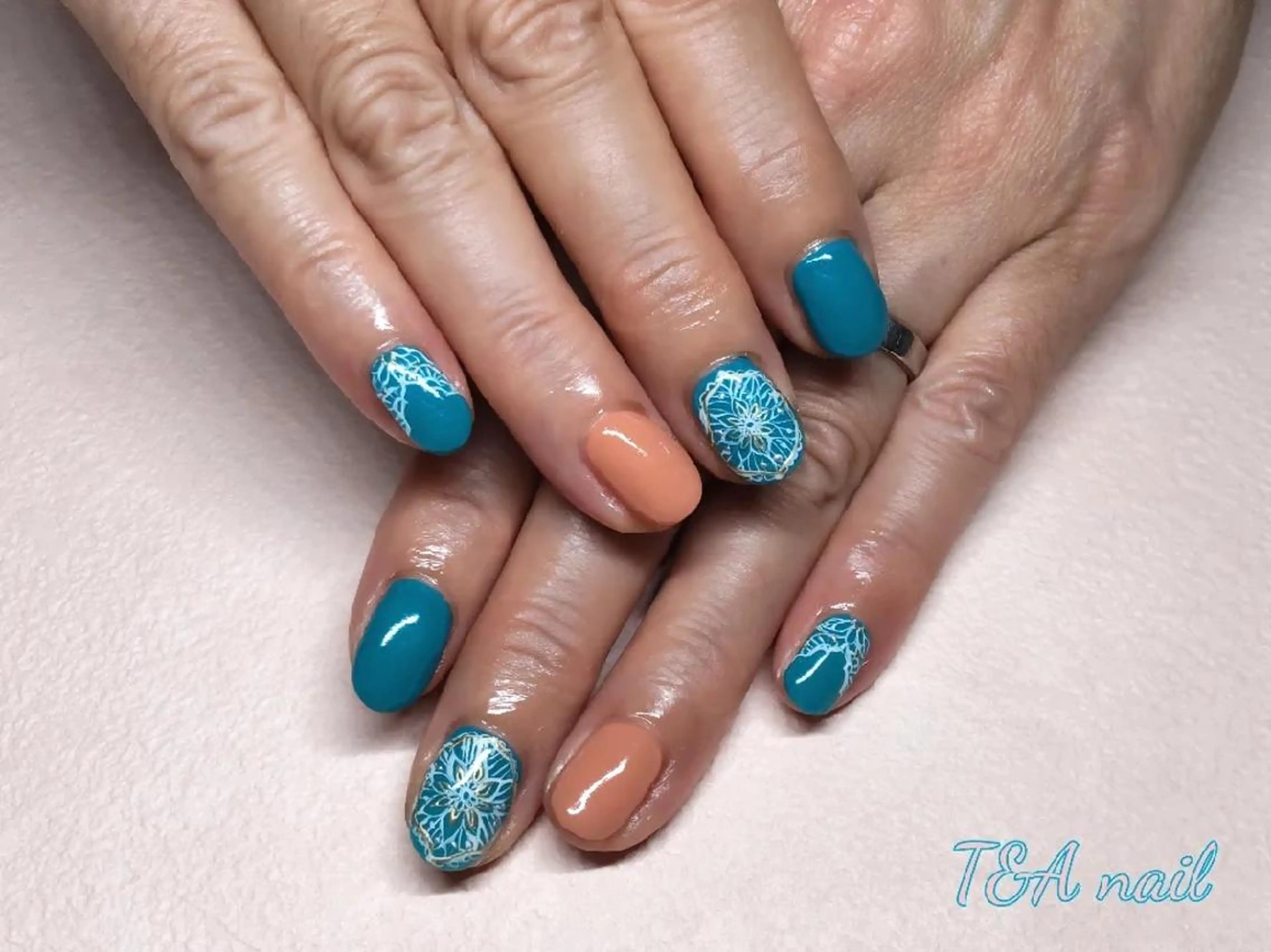 ショート ネイル ショートヘア ブルー 長さ出し ジェルネイル ニュアンスネイル ハンドネイル T&A nailのネイルデザイン