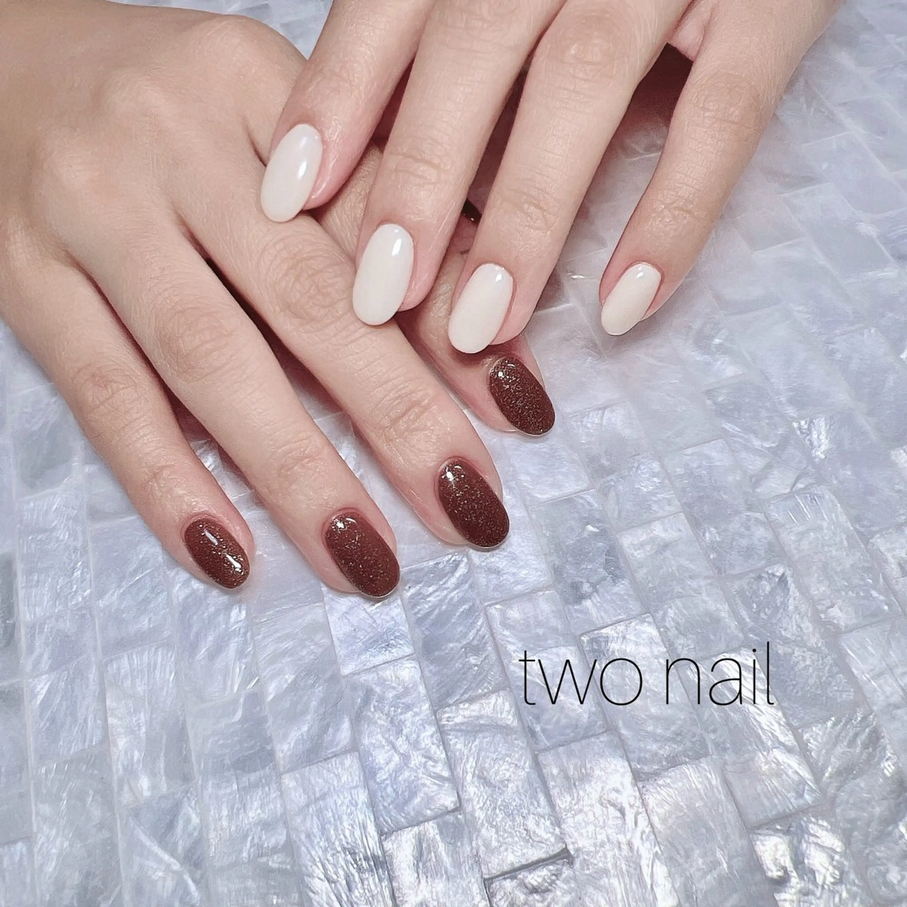 ネイル ブラウン ネイルチップ ホワイト ハンドネイル two nailのネイルデザイン