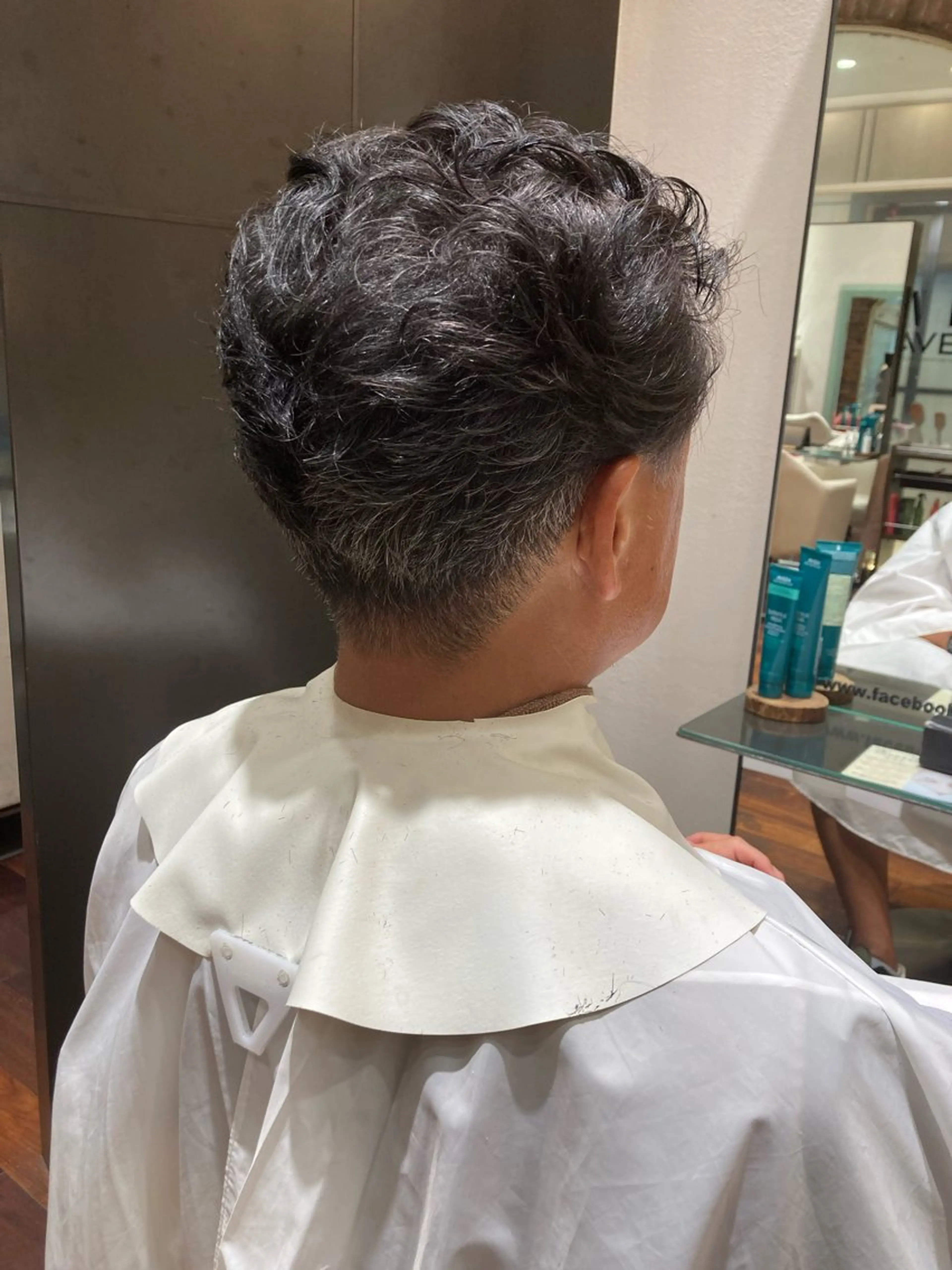 メンズ 成沢 モニカのヘアスタイル