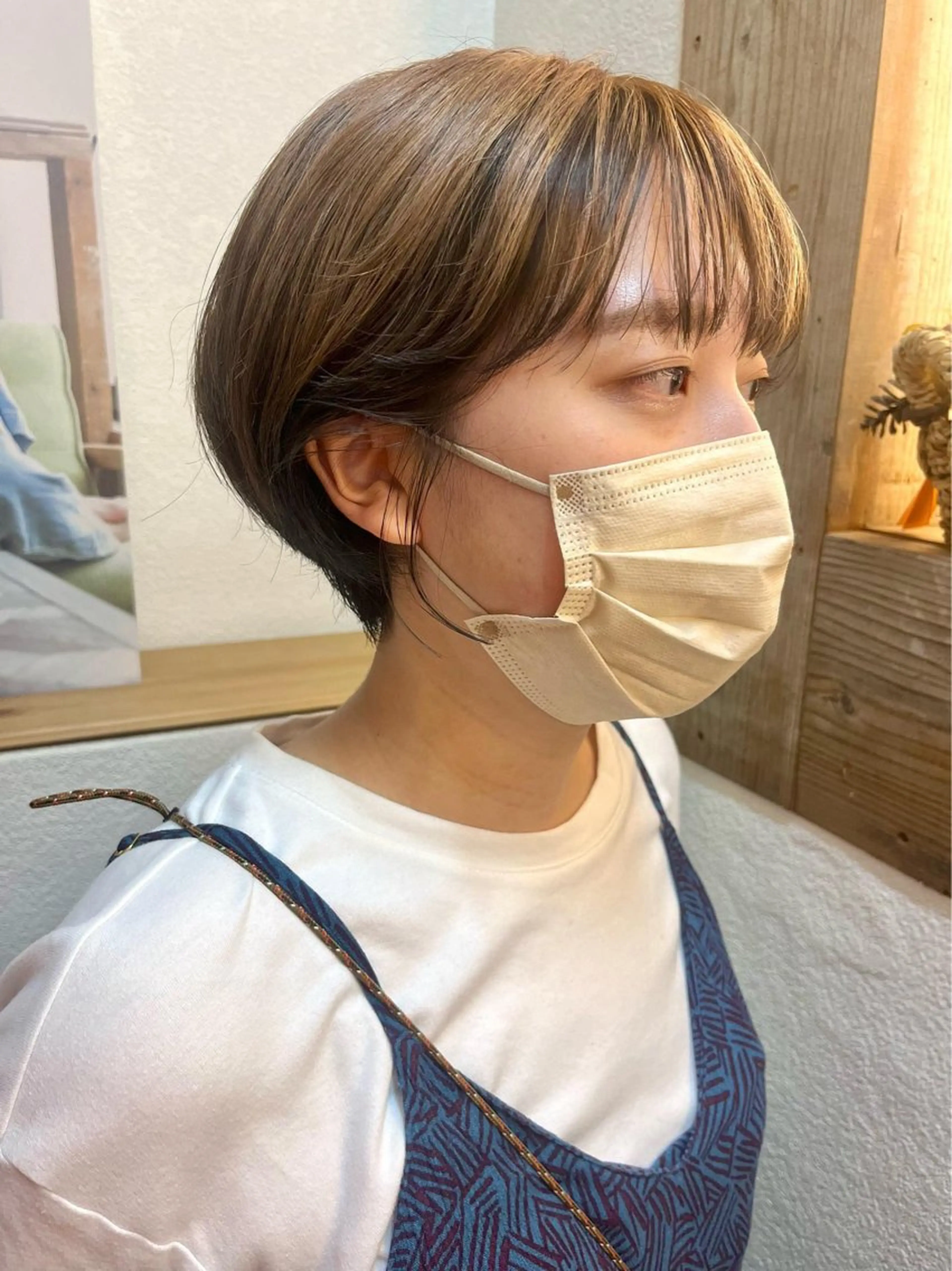 ショート カラー ベージュカラー ブリーチ 透明感カラー くびれヘア 韓国風ヘア カット ヘアカラー cana 札幌レイヤースタイルのヘアスタイル