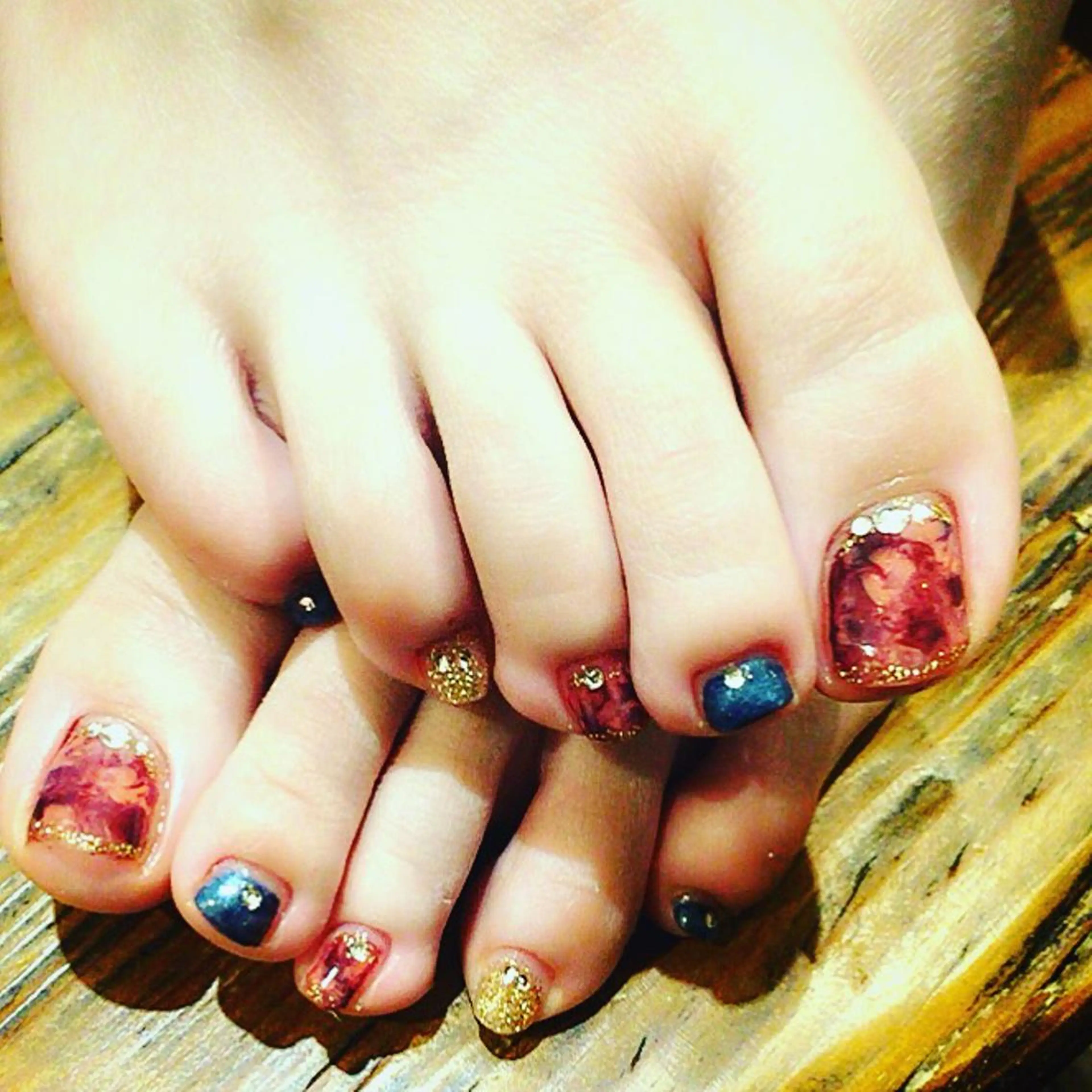 ネイル べっ甲ネイル フットネイル 透明感♡︎♡︎ 佐々木早苗のヘアスタイル