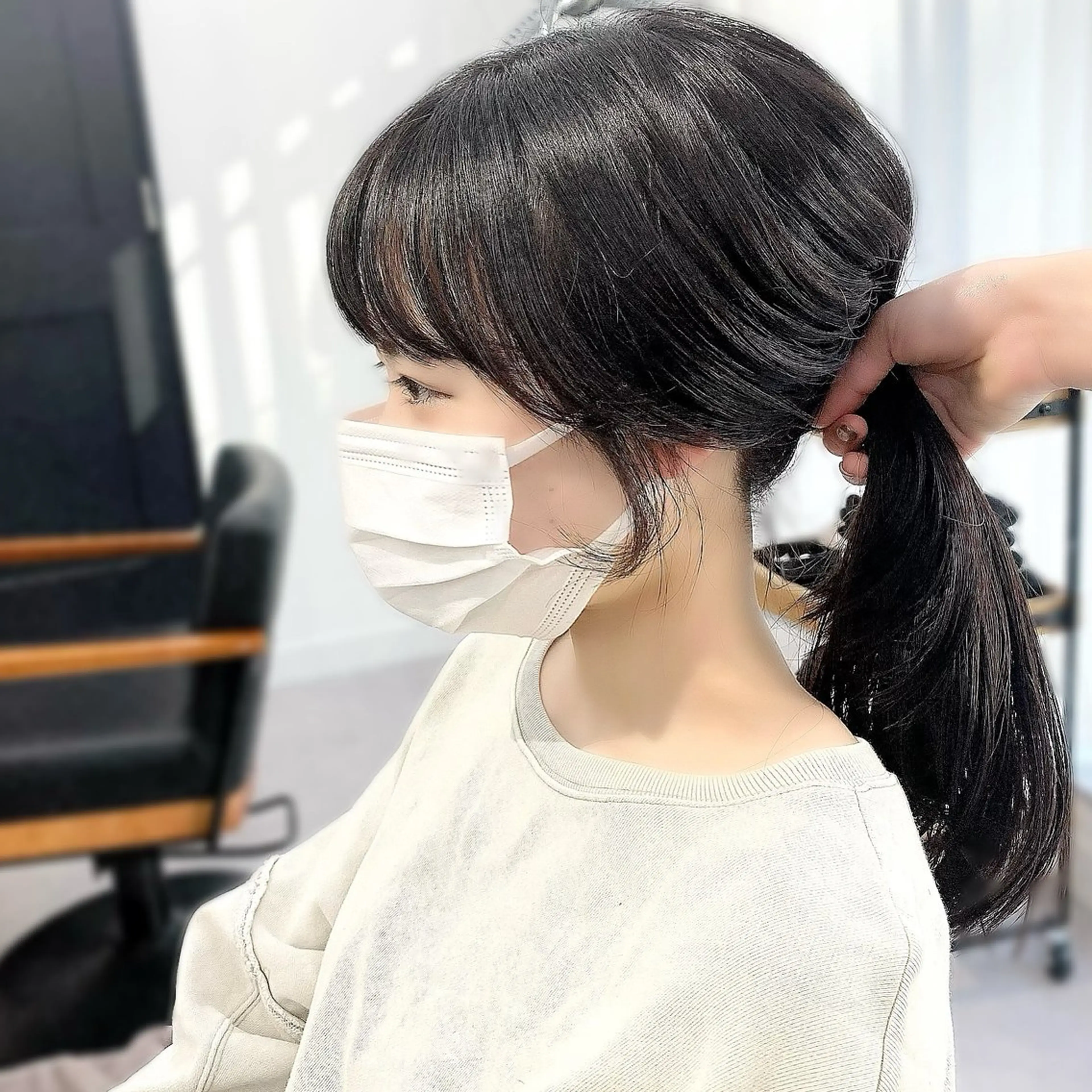 ミディアム カラー パーマ ヘアアレンジ メンズ キッズ ネイル マツエク・マツパ アイブロウ レイヤーカット／顔周 りカット/縮毛矯正のヘアスタイル