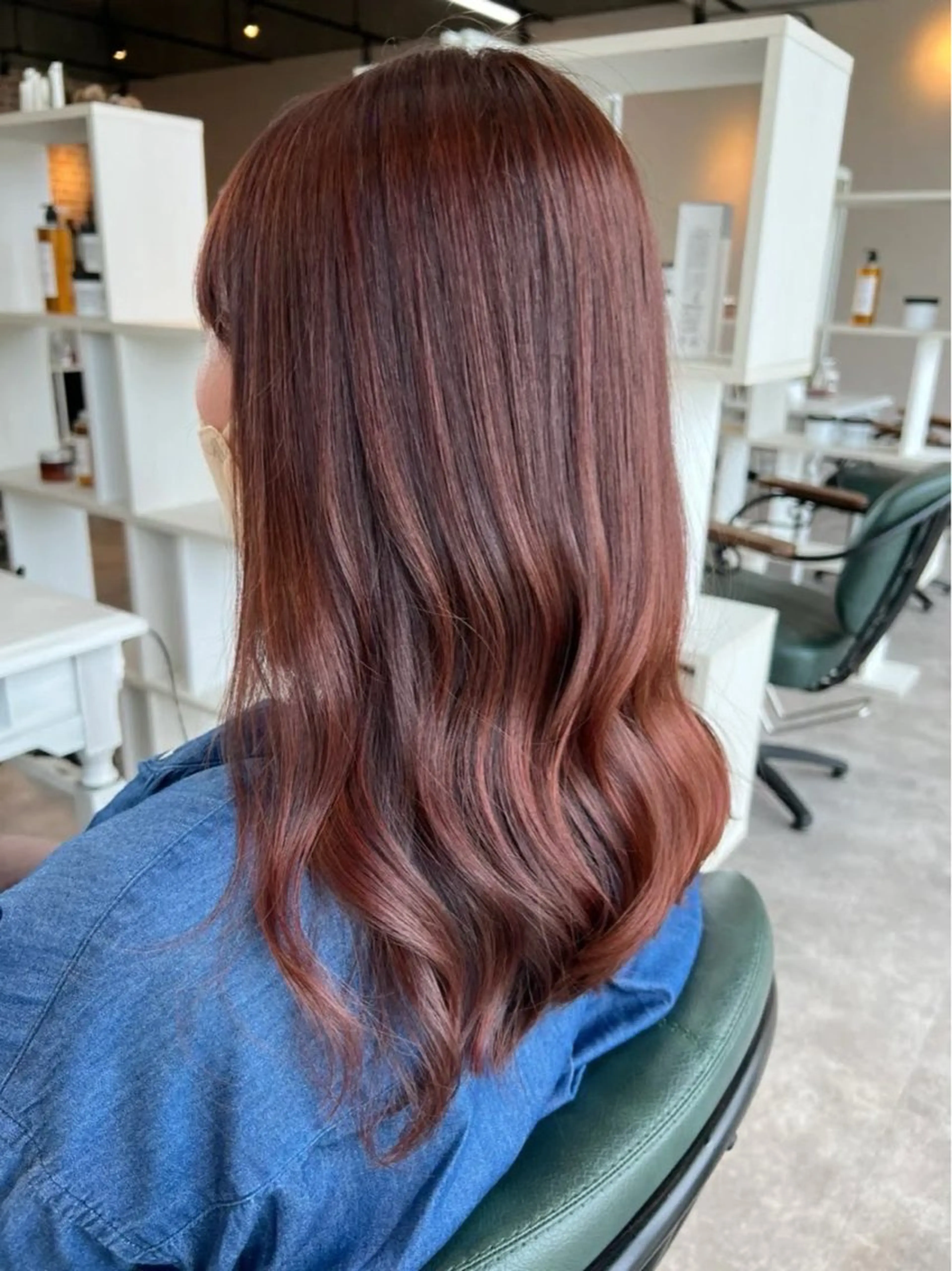 カラー TERUYA shionのヘアスタイル