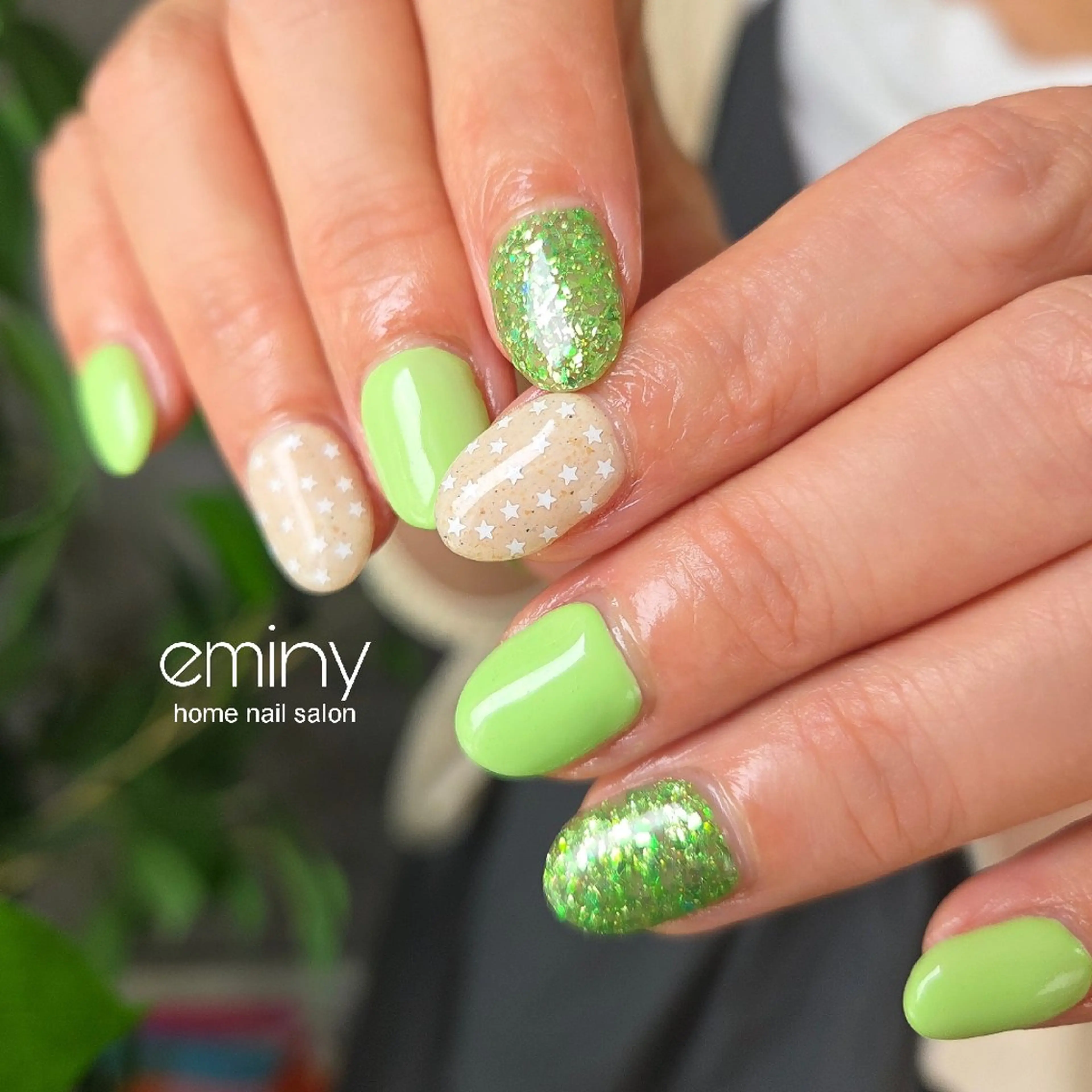 ネイル ジェルネイル グリーン ホログラムネイル キラキラネイル ラメ(グリッター) ハンドネイル nail salon  eminyのネイルデザイン