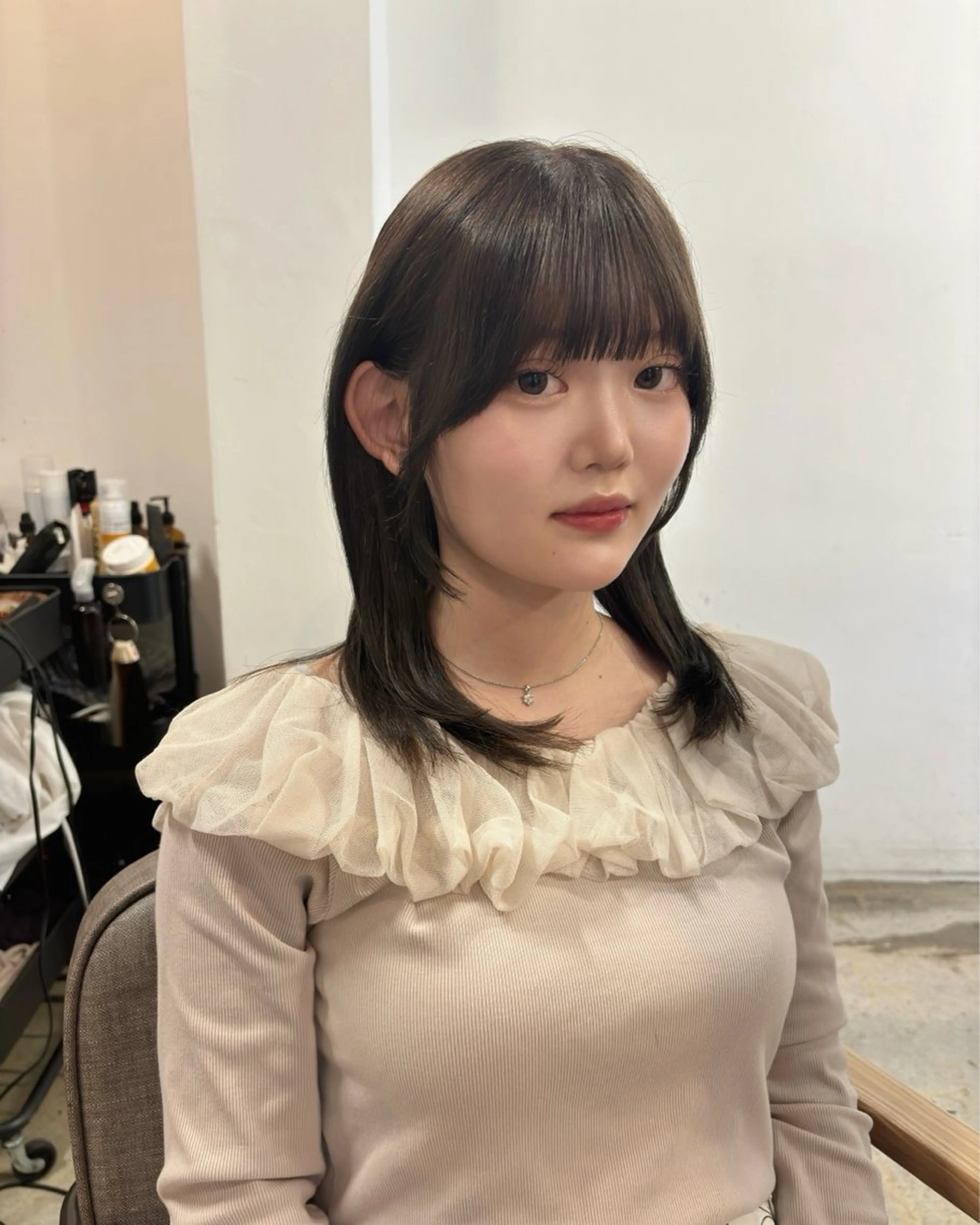 ミディアム カラー グレージュ オリーブカラー オリーブグレージュ オリーブグレー カット ヘアカラー トリートメント 【韓国レイヤー特化 ハッシュカット】のヘアスタイル