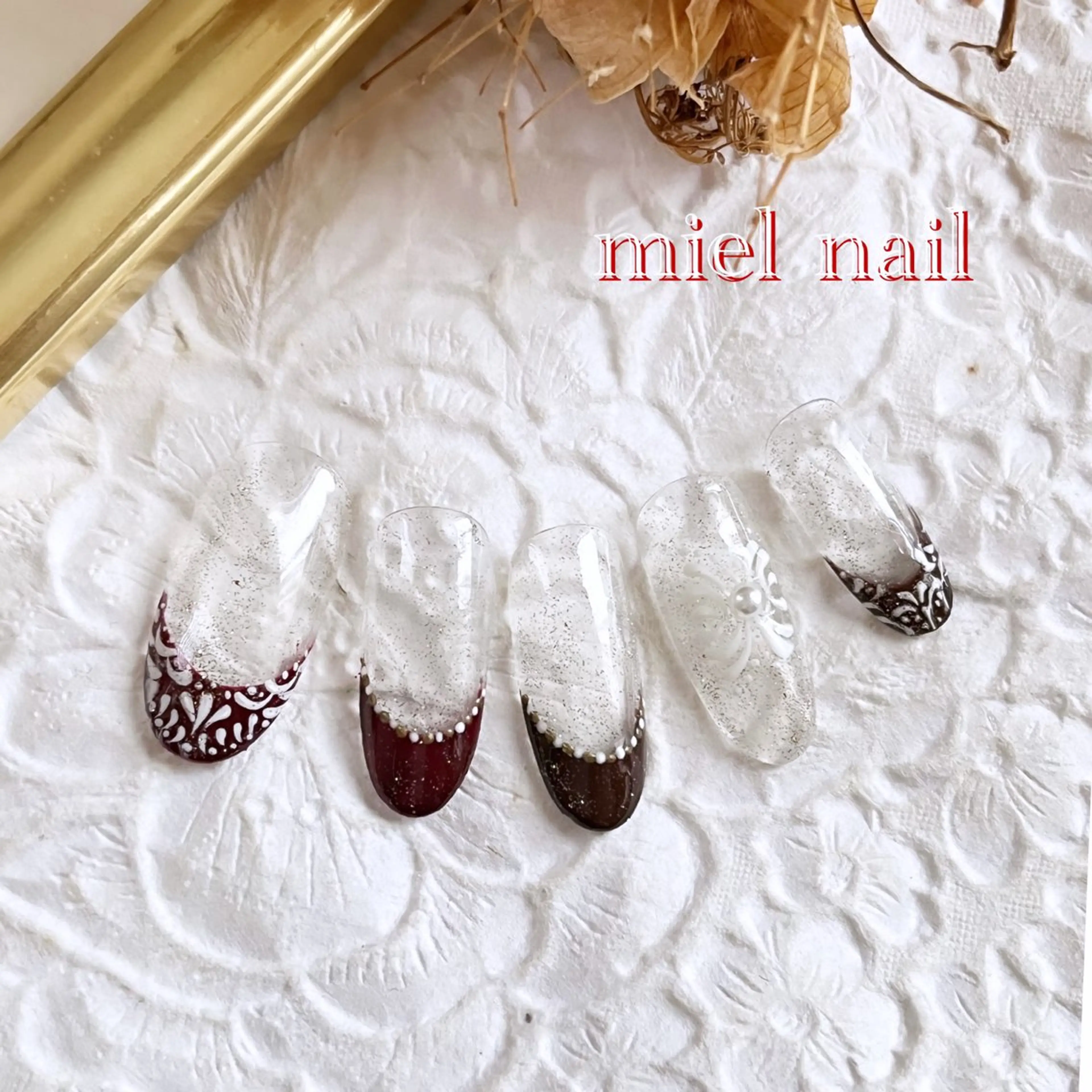 ネイル クリアネイル フレンチネイル キラキラネイル 赤色 冬ネイル ハンドネイル miel nailのネイルデザイン