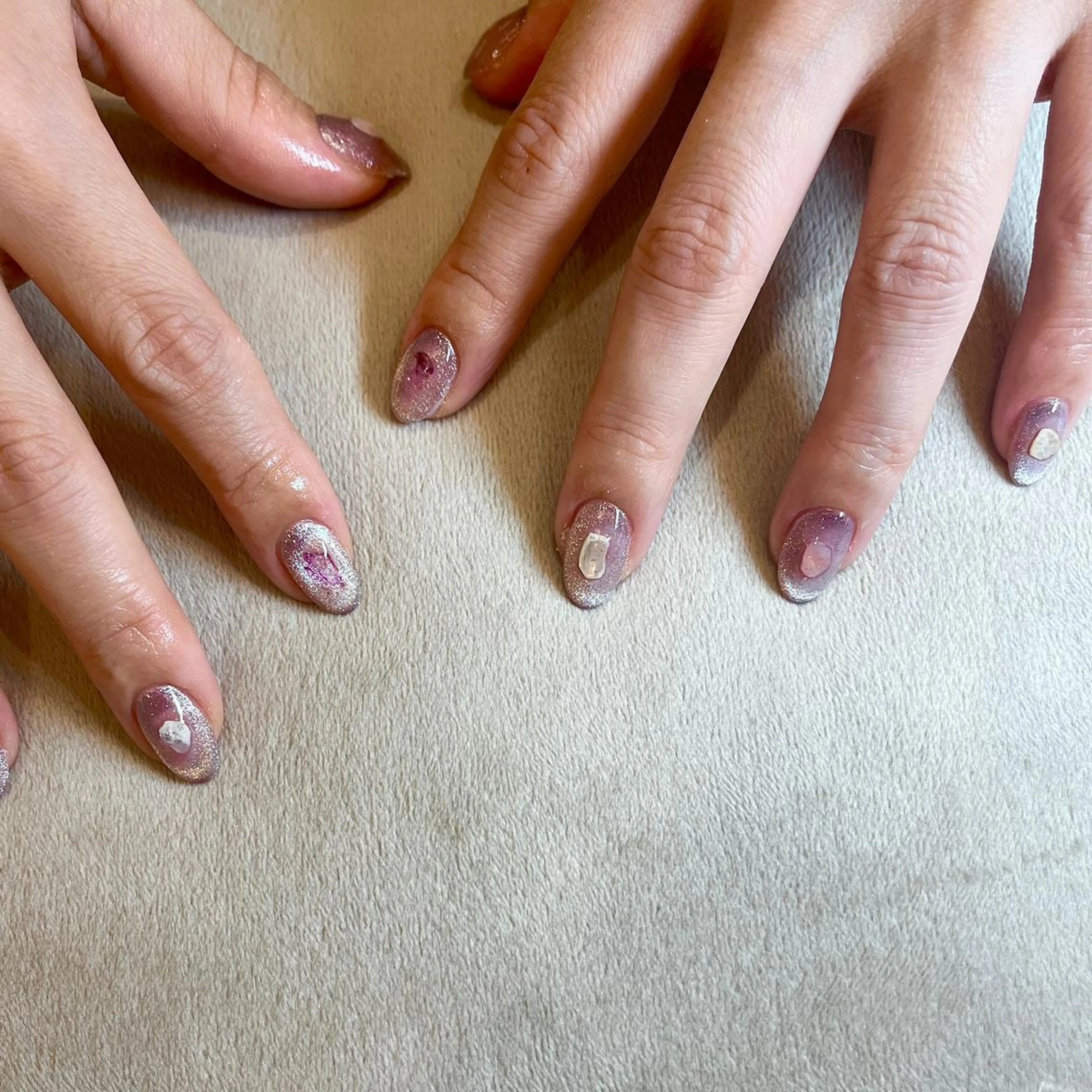 ネイル マグネットネイル パープル フリーランス¨̮⃝ ネイリストOKADAのネイルデザイン