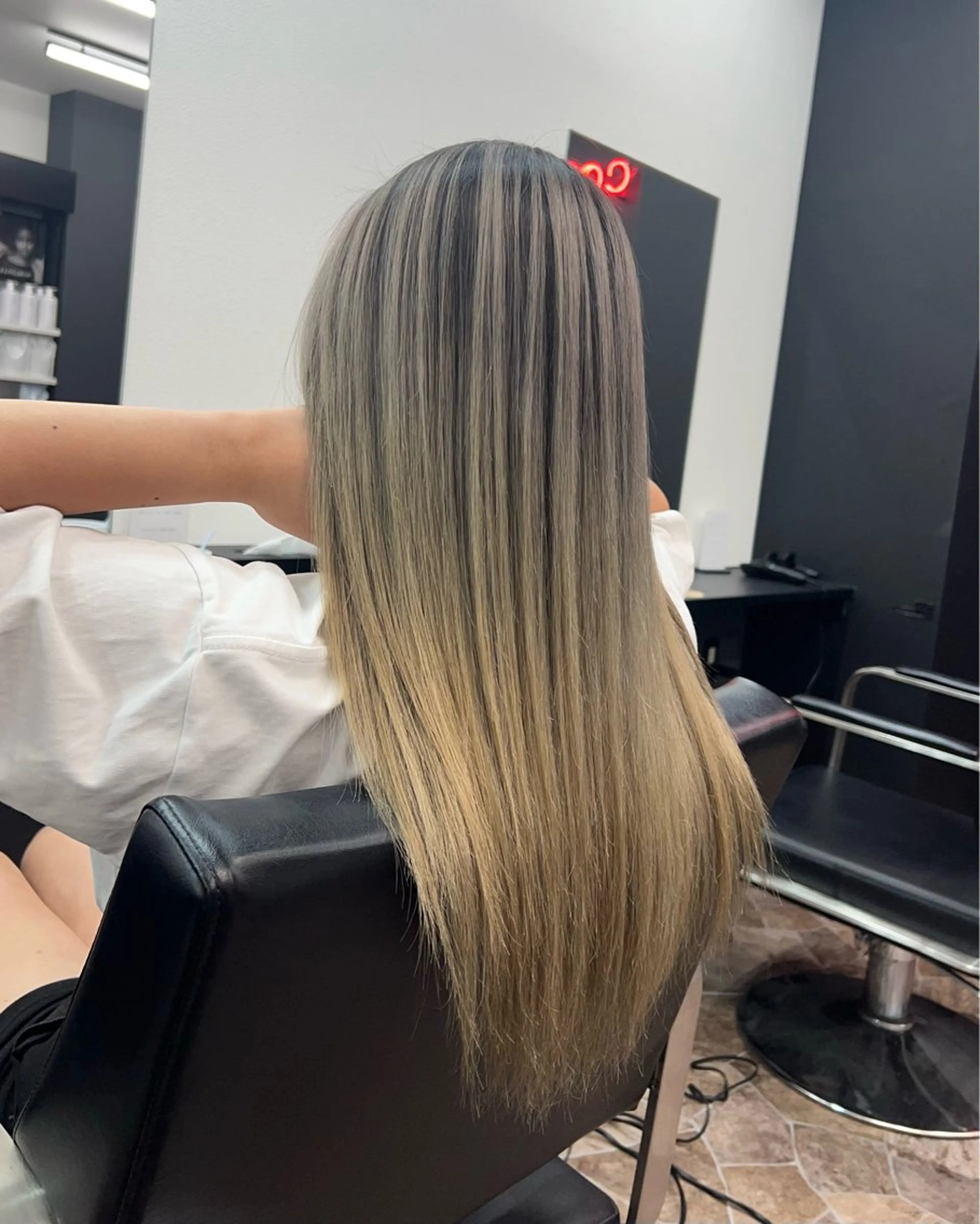 ロング 外国人風カラー レイヤーカット カット ヘアカラー トリートメント 藤本 翔己のヘアスタイル