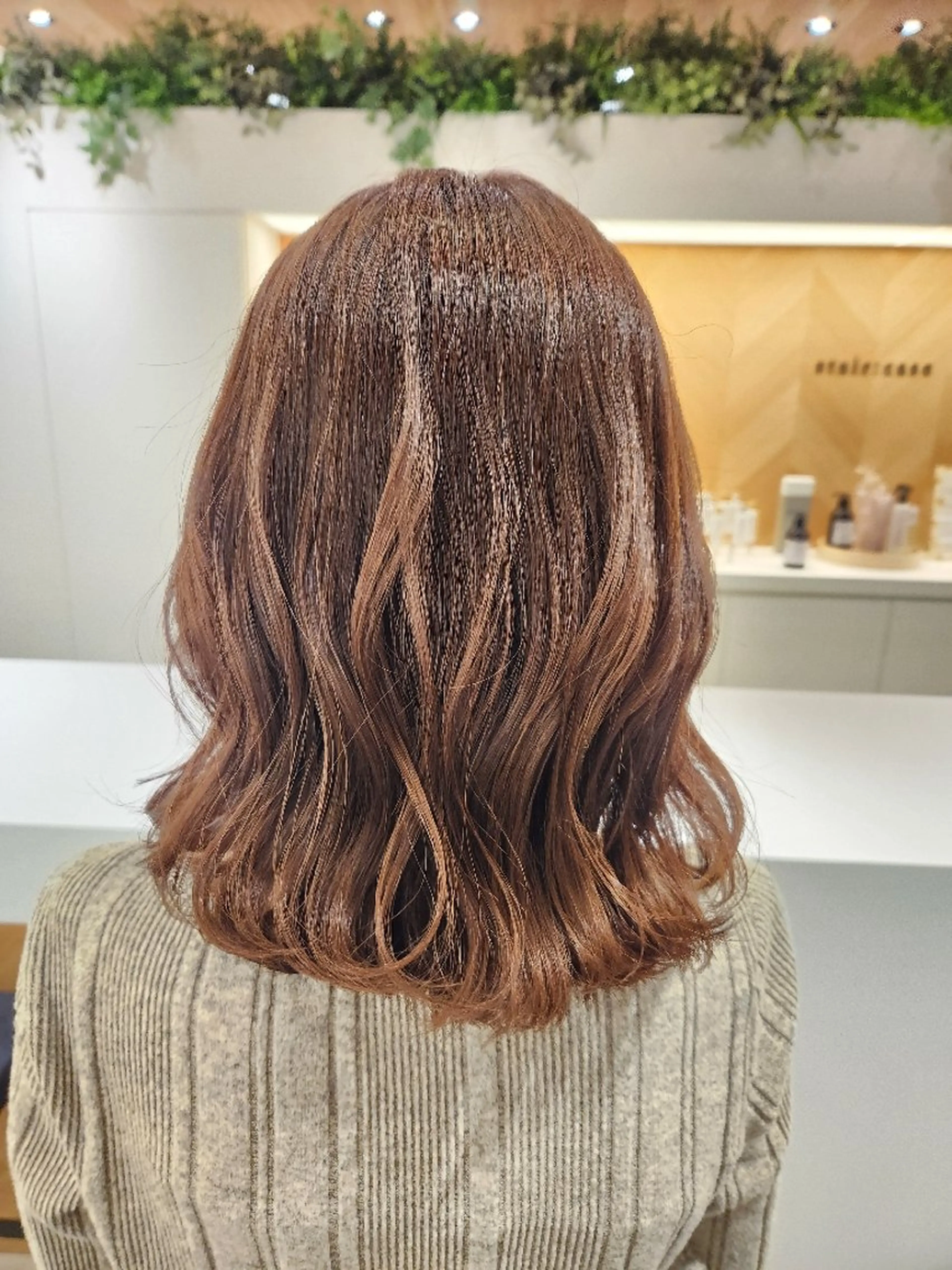 ミディアム 💜艶髪カラー💜 🎶富川美希🎶のヘアスタイル